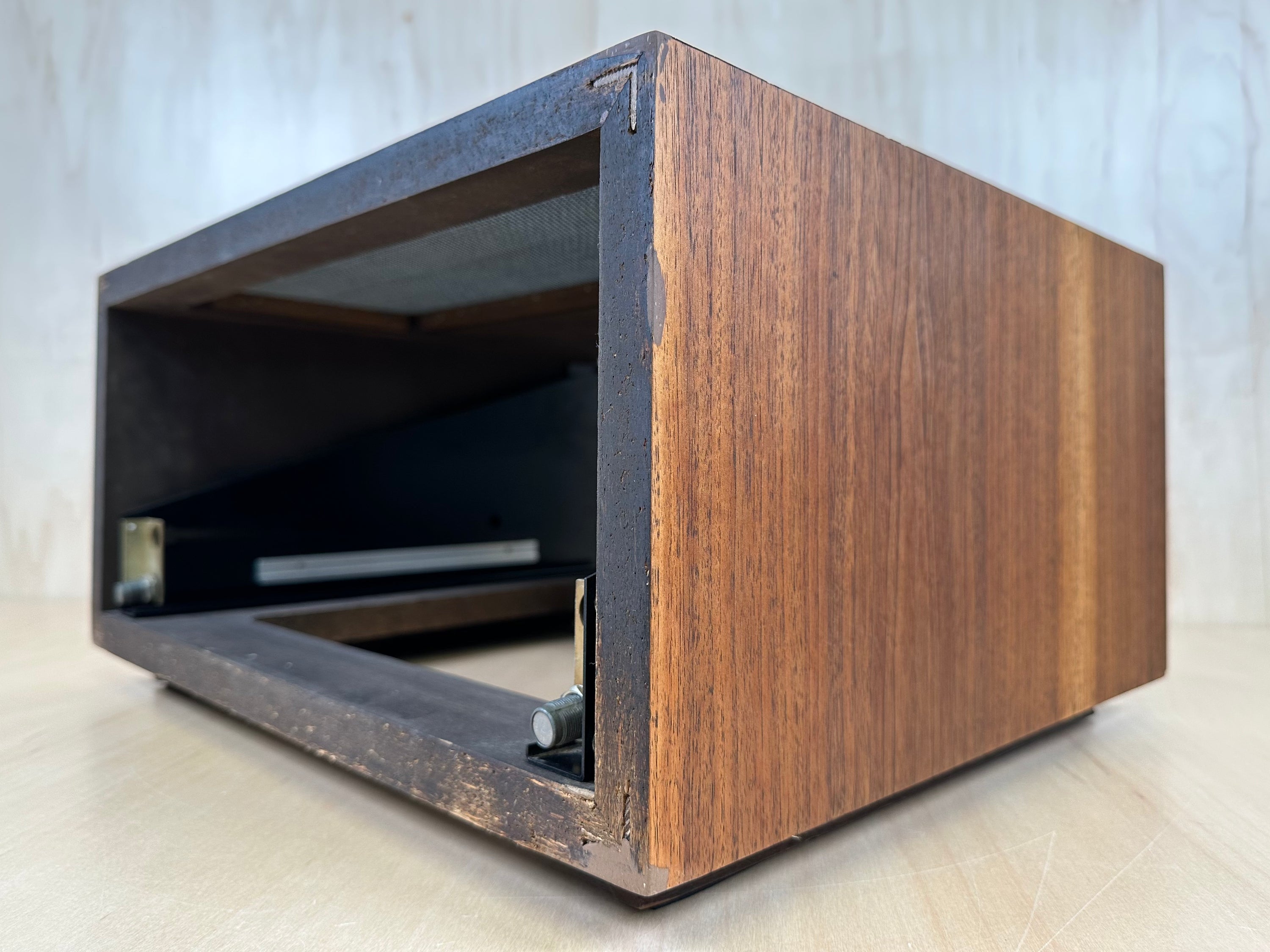 Mcintosh L21 Cabinet w/Panlocs and Slant Legs