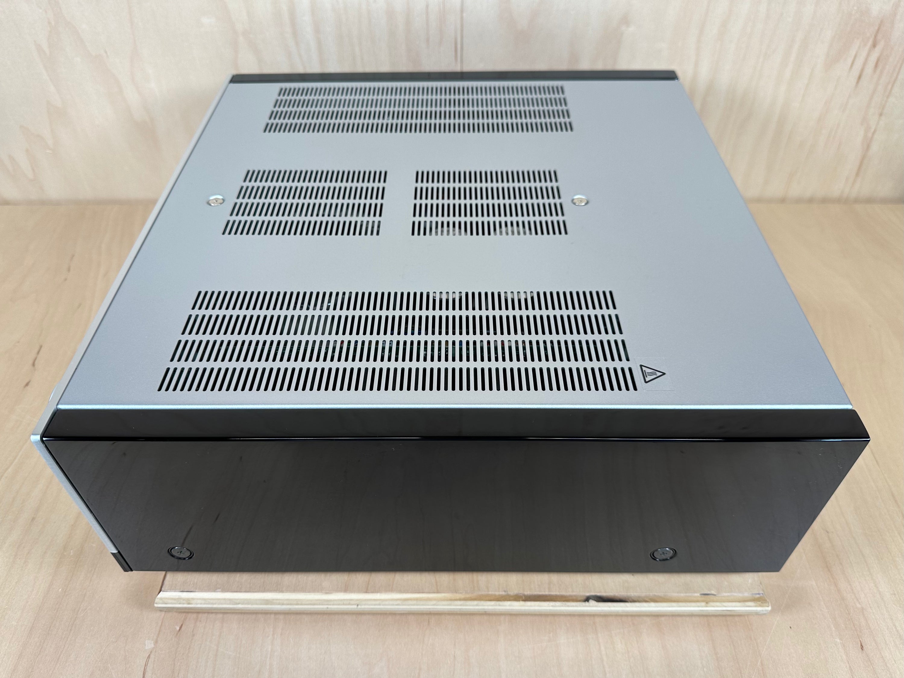 Yamaha R-N2000A Receiver