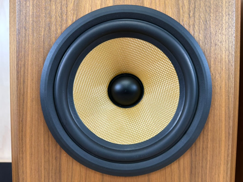 B&W Bowers and Wilkins 805 Matrix Speakers w/consecutive serial numbers