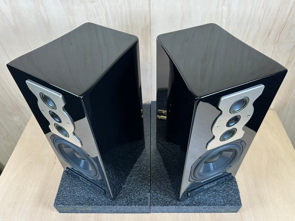 Mcintosh XR50 Bookshelf Speakers w/Factory Boxes