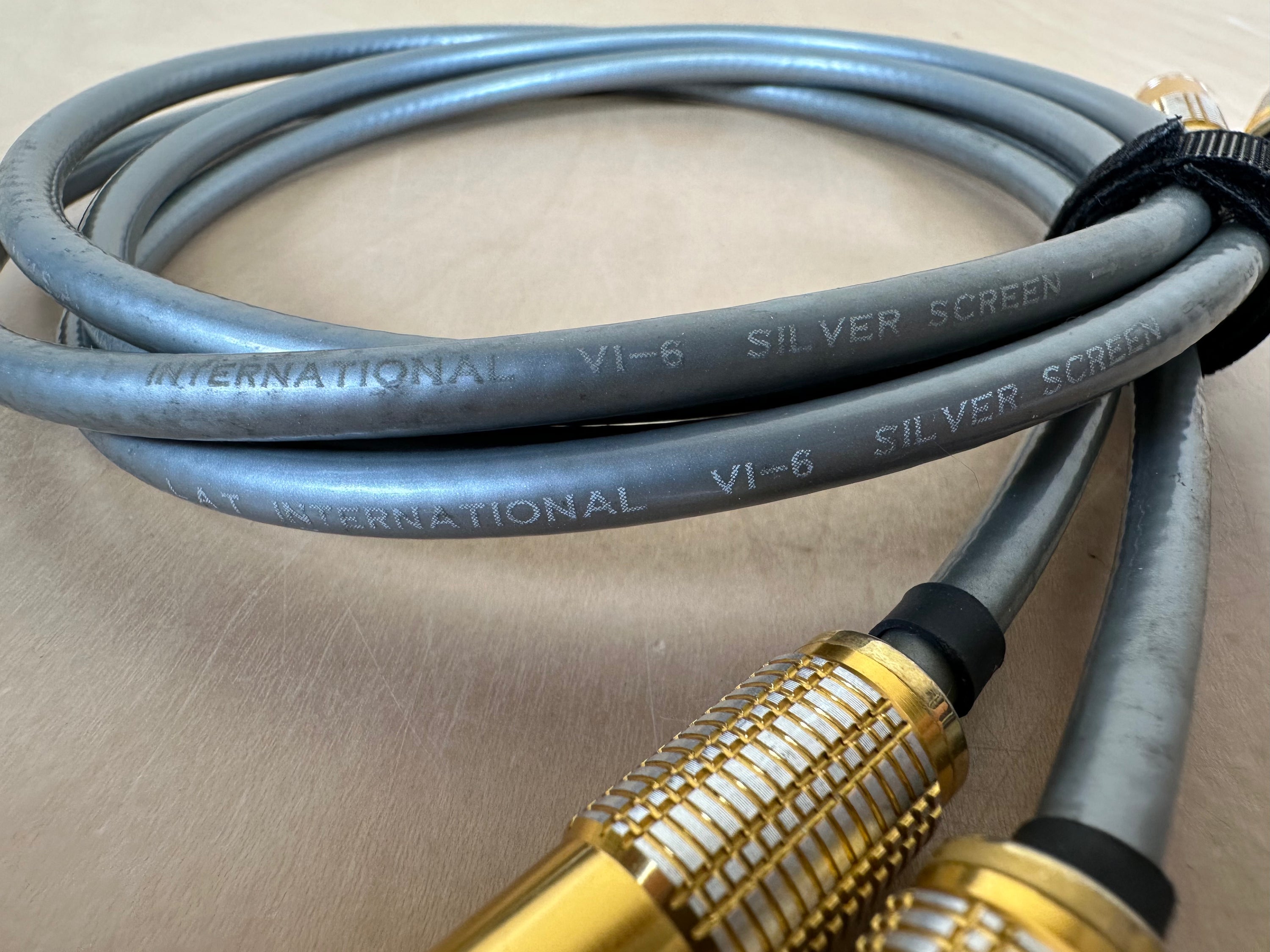 LAT International V1-6 Silver Screen RCA Interconnects 1 meter