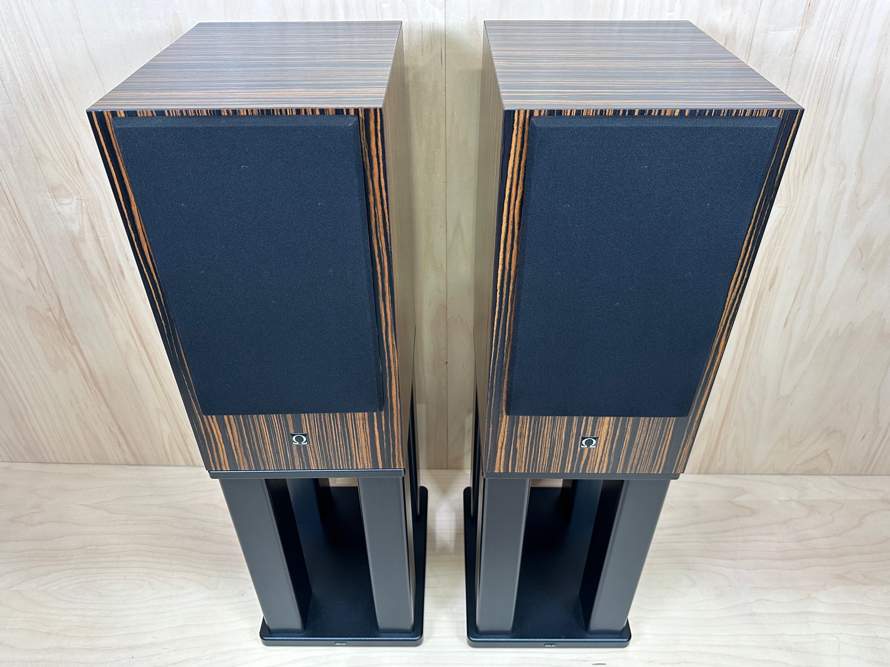 Omega Speaker Systems Super Alnico Monitors w/Skylan Stands