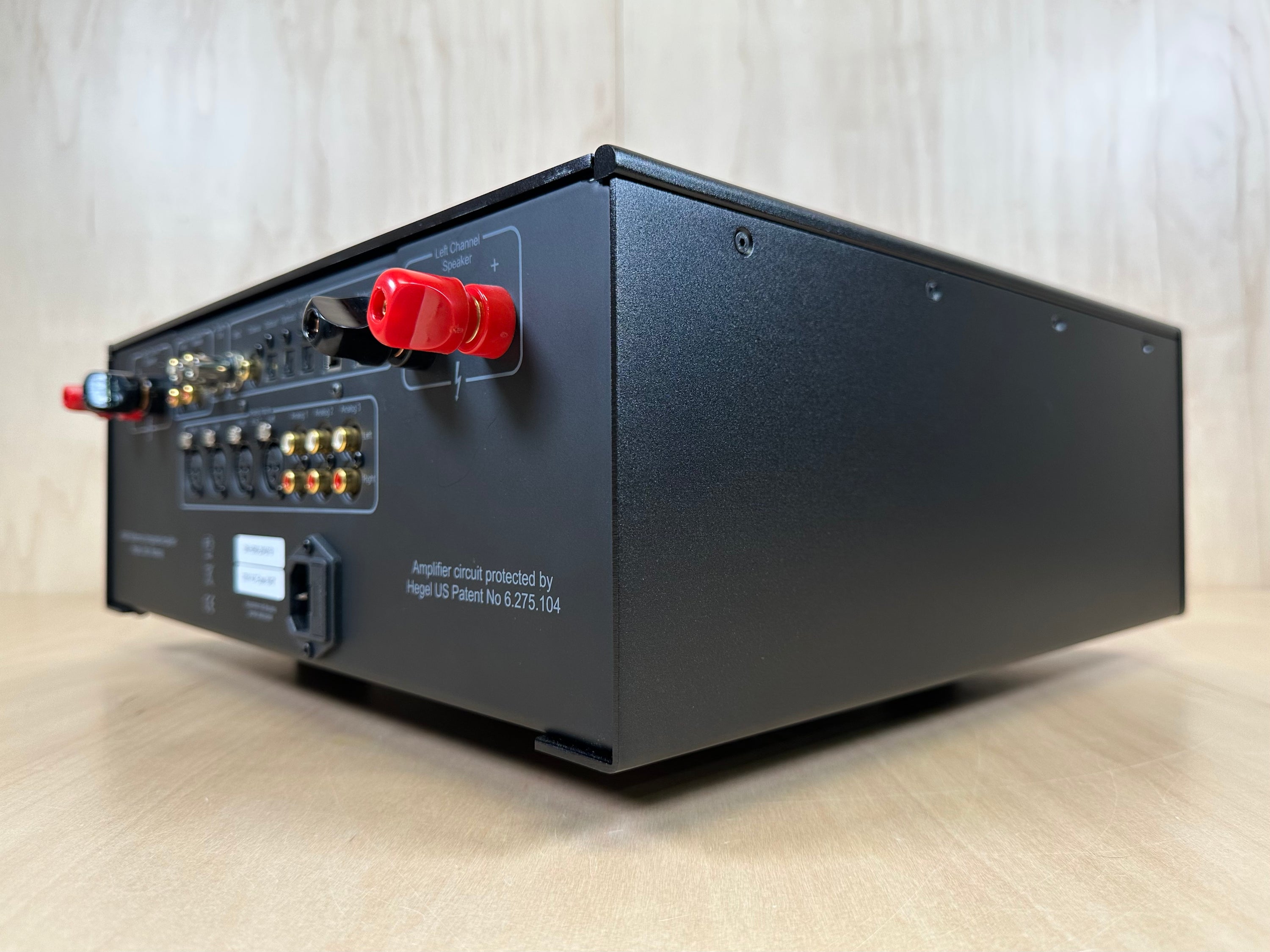 Hegel H590 Flagship Integrated Amp w/Remote and Original Box