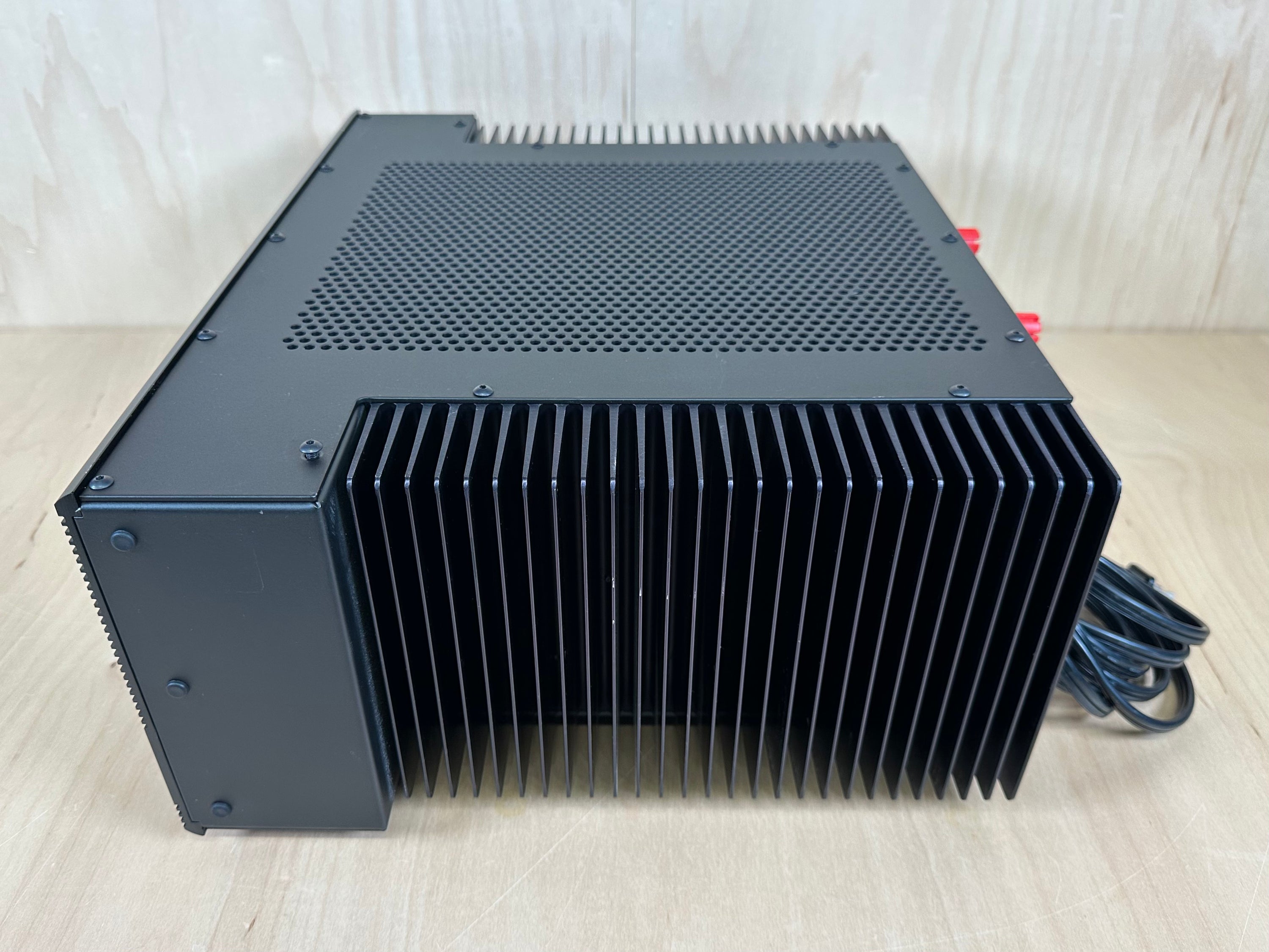 ADCOM GFA 5500 Power Amplifier