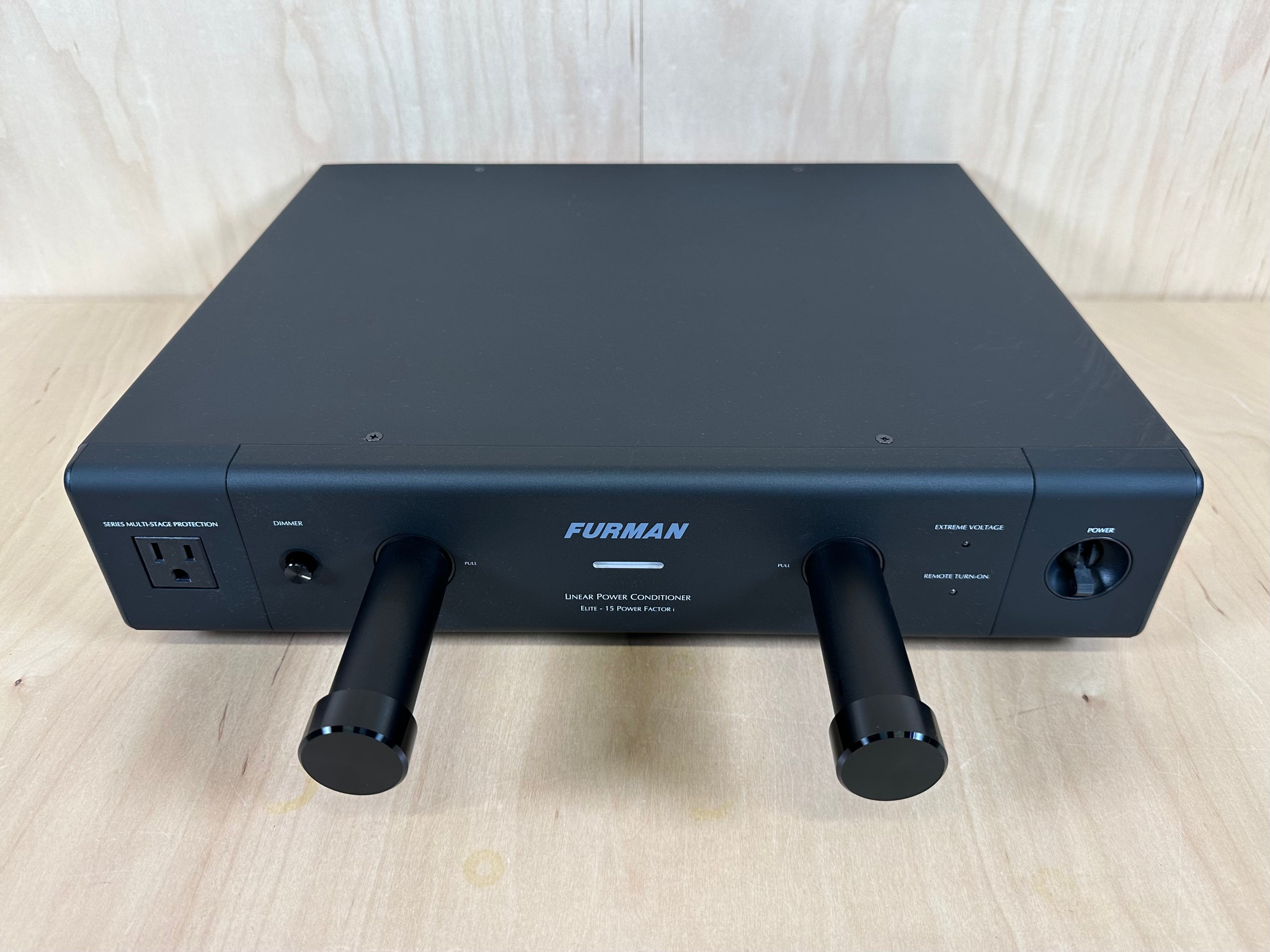 Furman Elite-15 PF i Linear Filtering AC Power Conditioner Orig Box