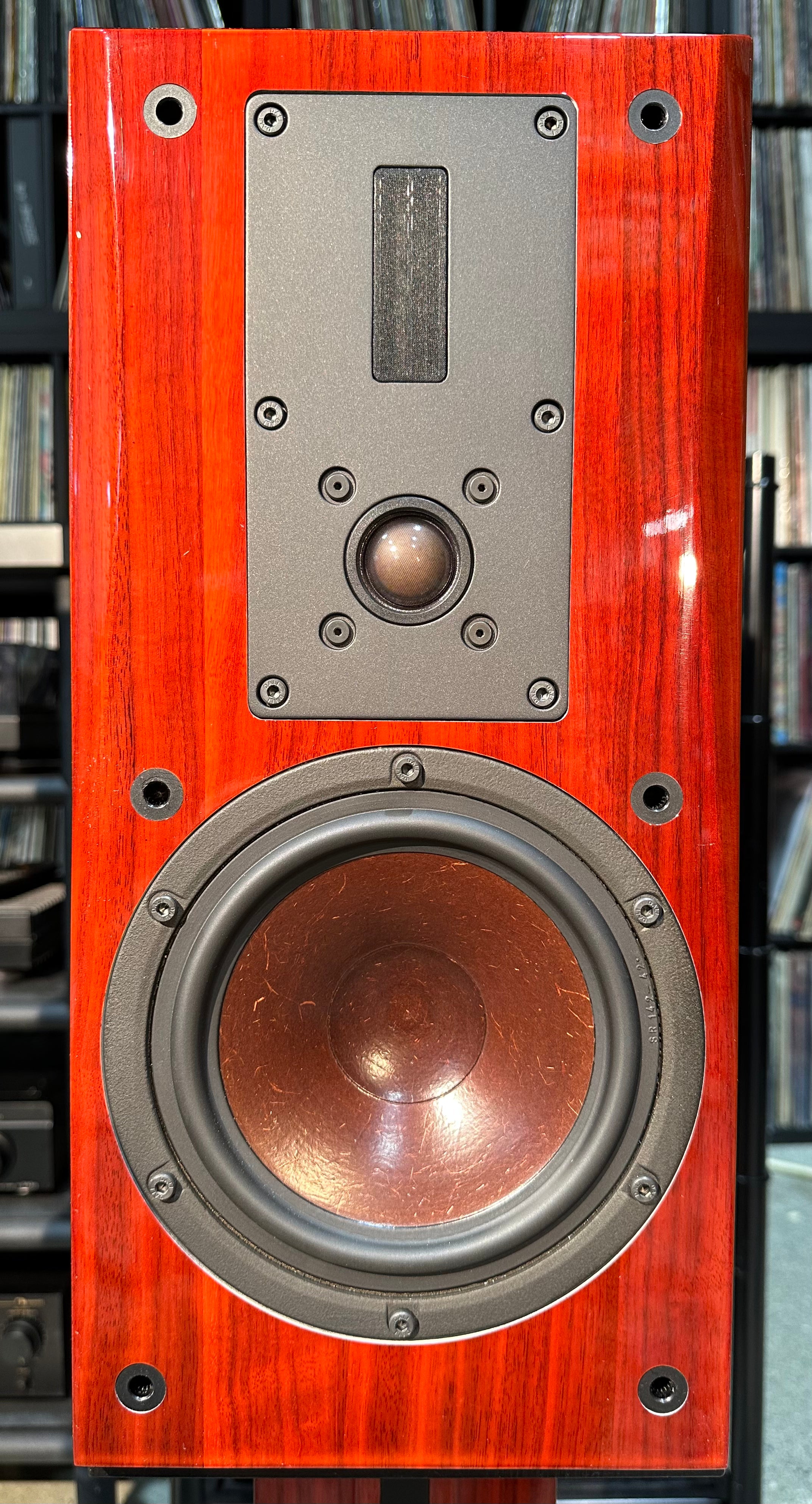 Dali Helicon 300 Bookshelf Speakers High Gloss Rosenut