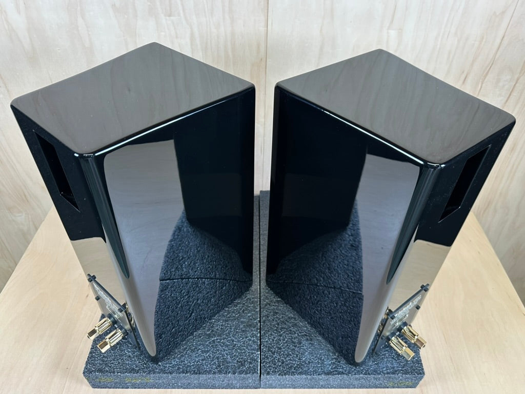 Mcintosh XR50 Bookshelf Speakers w/Factory Boxes