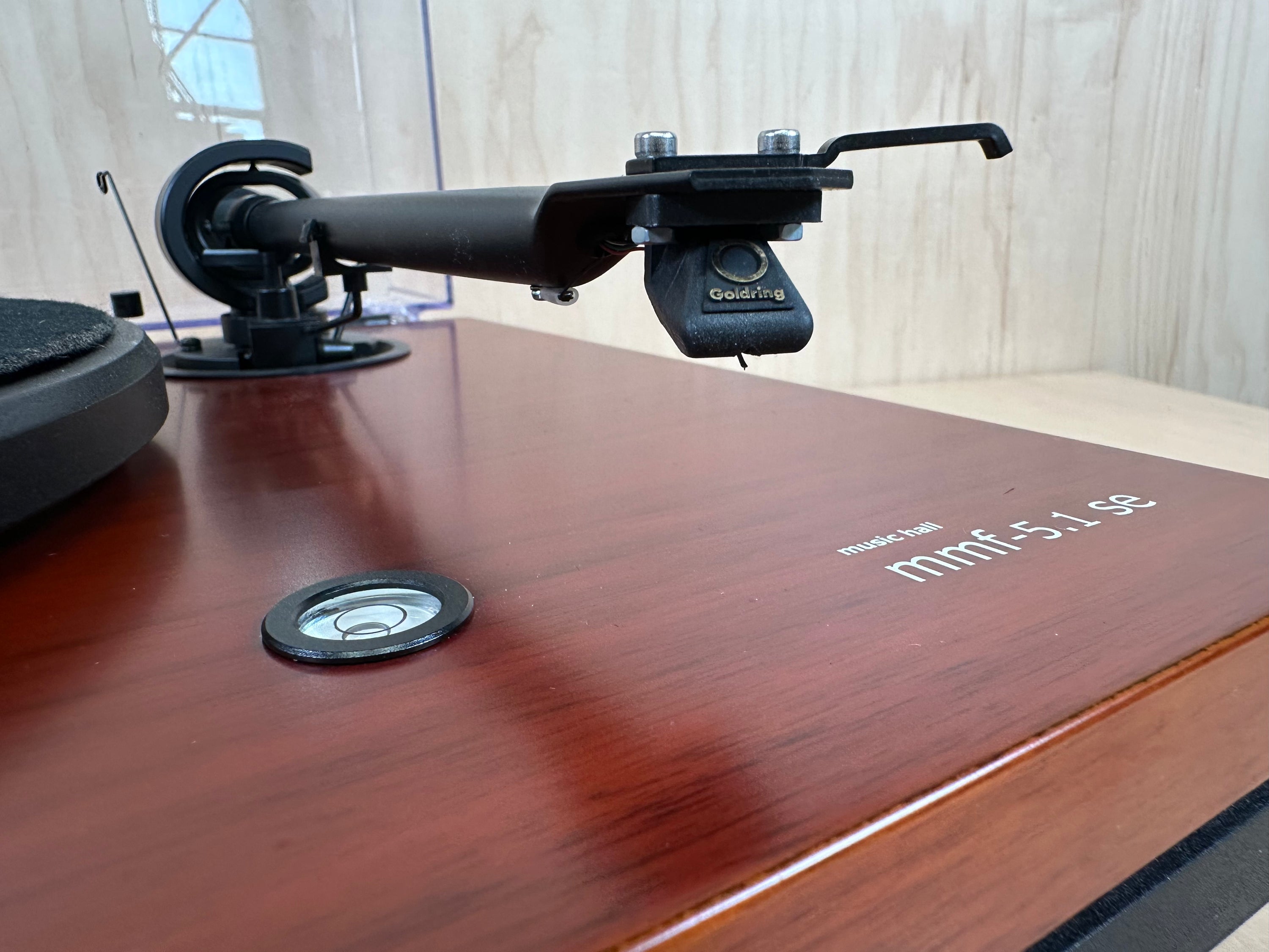 Music Hall mmf-5.1 SE Turntable w/Goldring 1022GX Cartridge