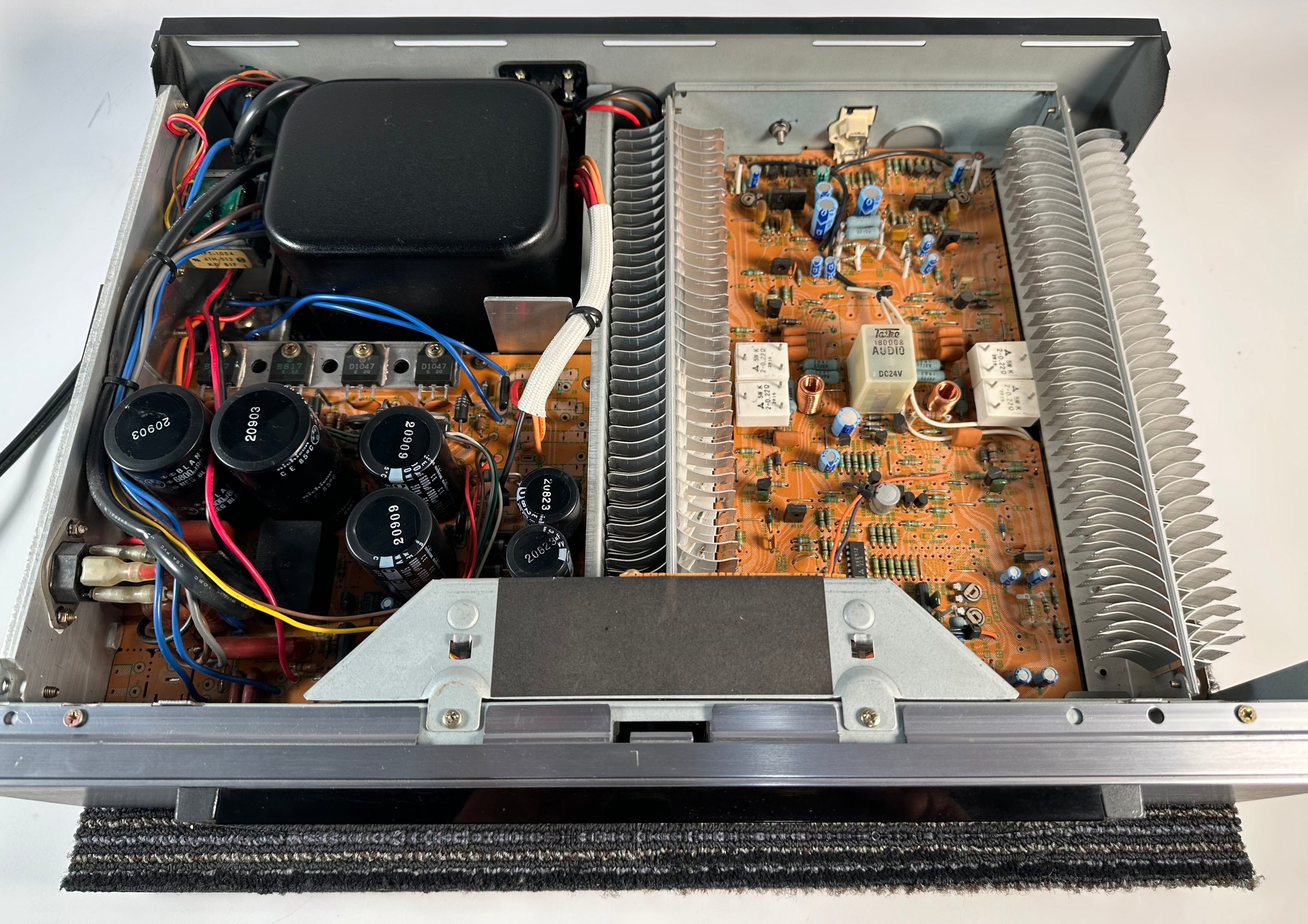 Carver M-500 Magnetic Field Power Amplifier