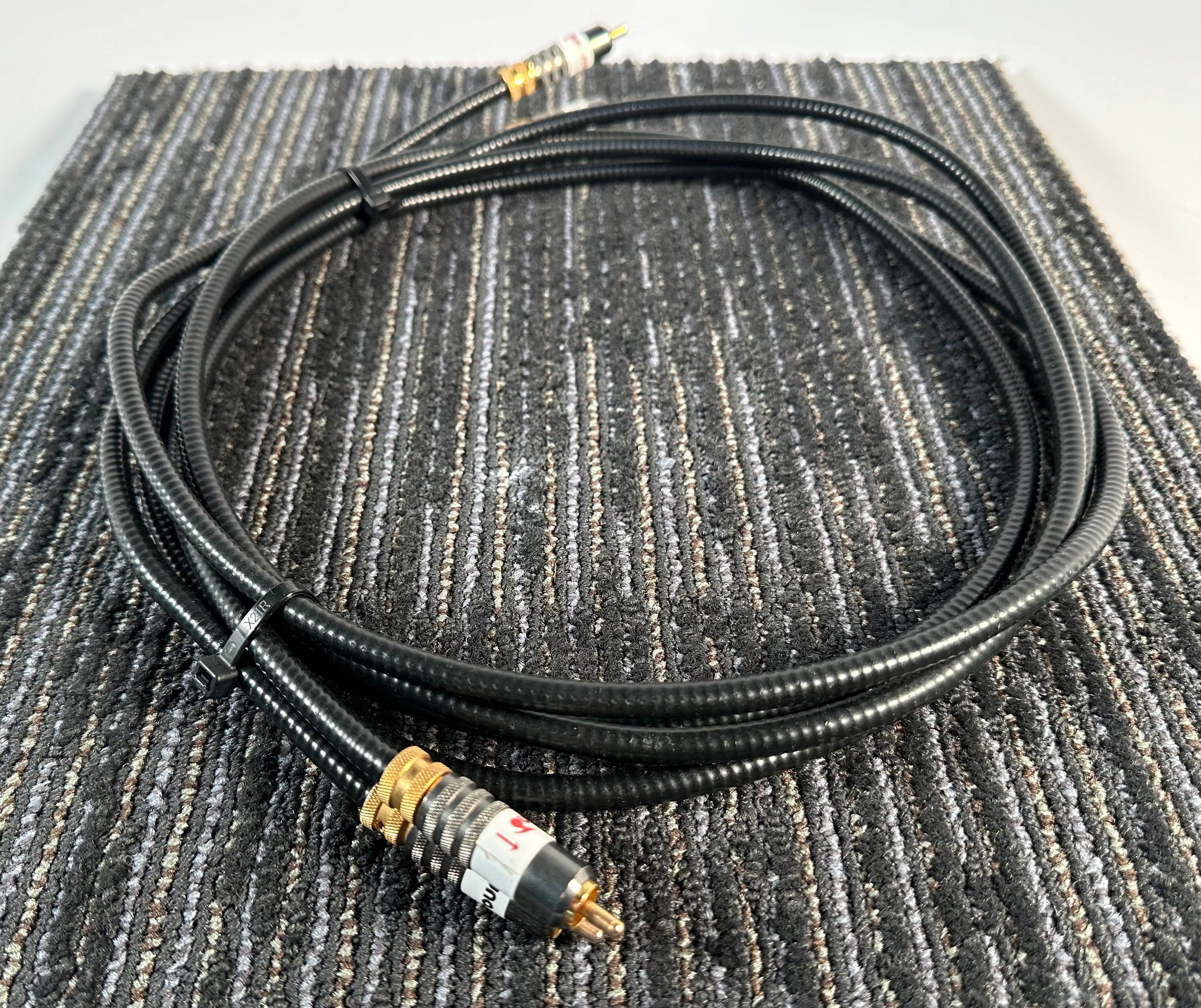 Millersound Interconnects w/Locking RCA Plugs  2 Meter Pair