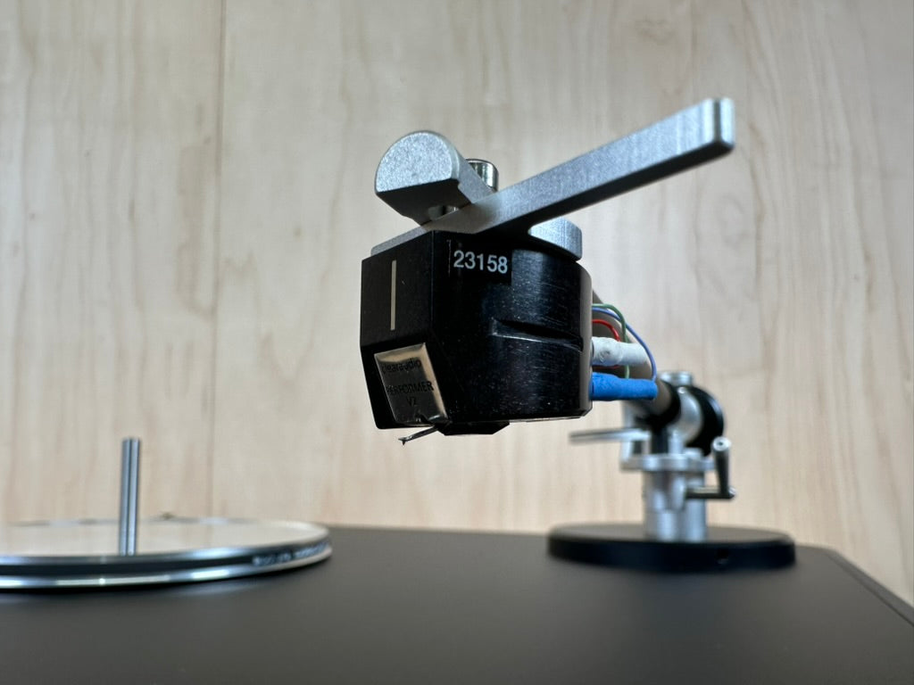 Clearaudio Concept Black Turntable w/Performer V2 Cartridge & MCRU Linear Power Supply and Dust Cover