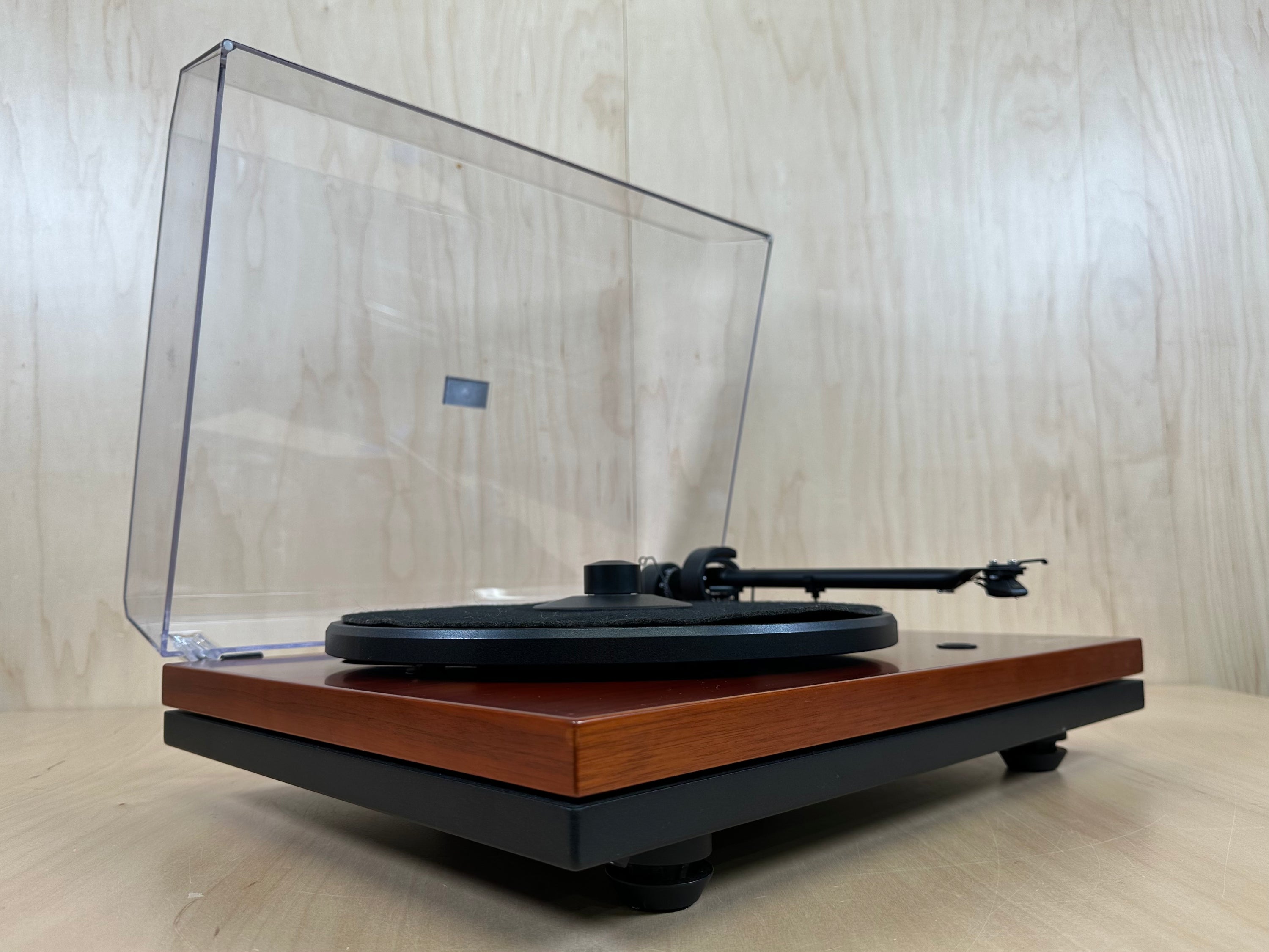 Music Hall mmf-5.1 SE Turntable w/Goldring 1022GX Cartridge