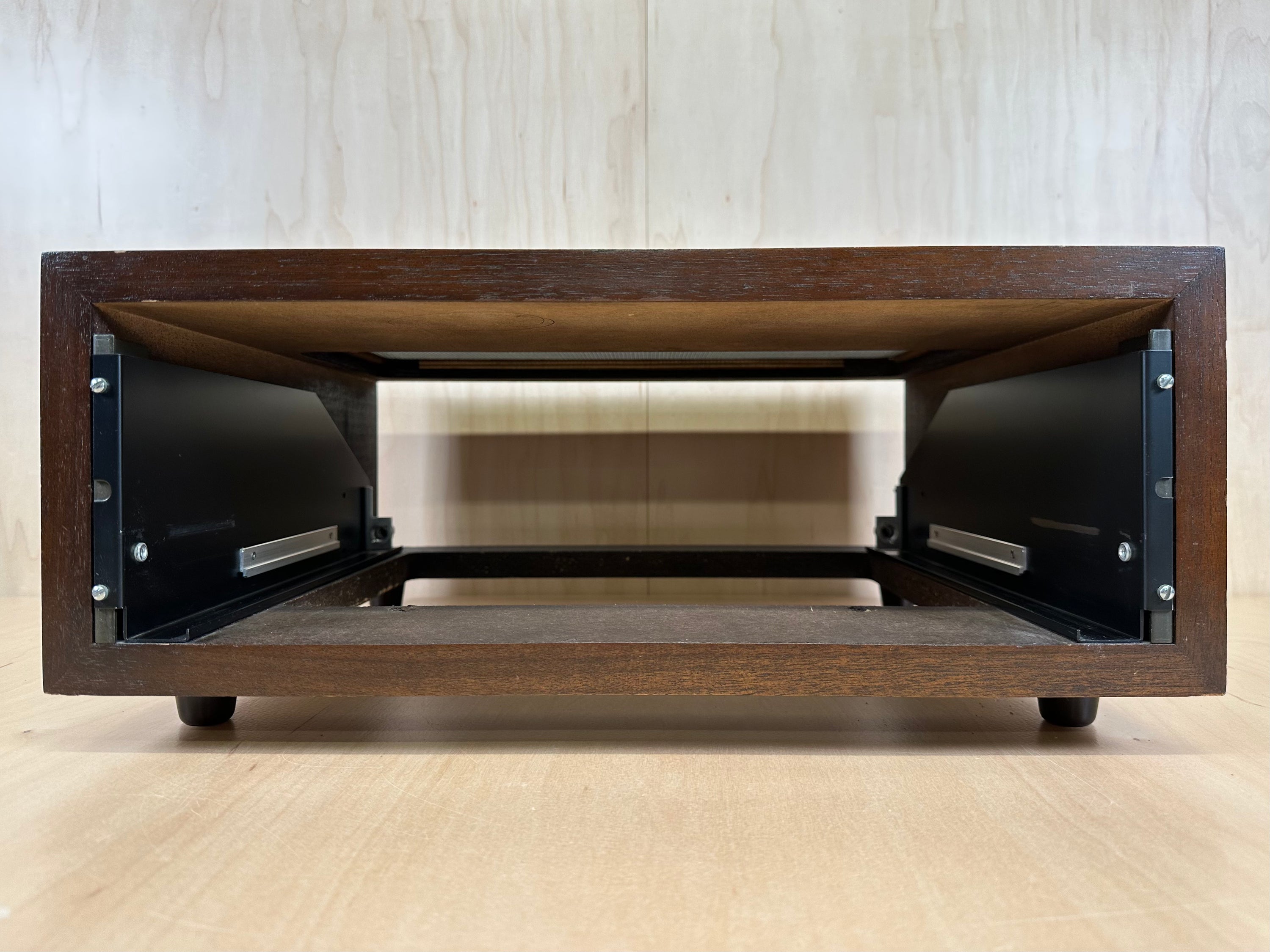 Mcintosh L52 Cabinet w/Panlocs Originally used with a  C28