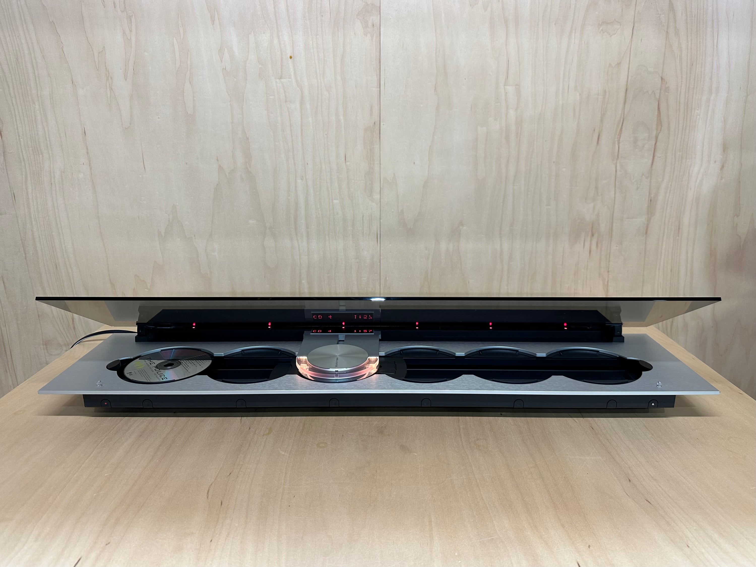 Bang & Olufsen BeoSound 9000 (CD 9000) Type 2563 MK II Version