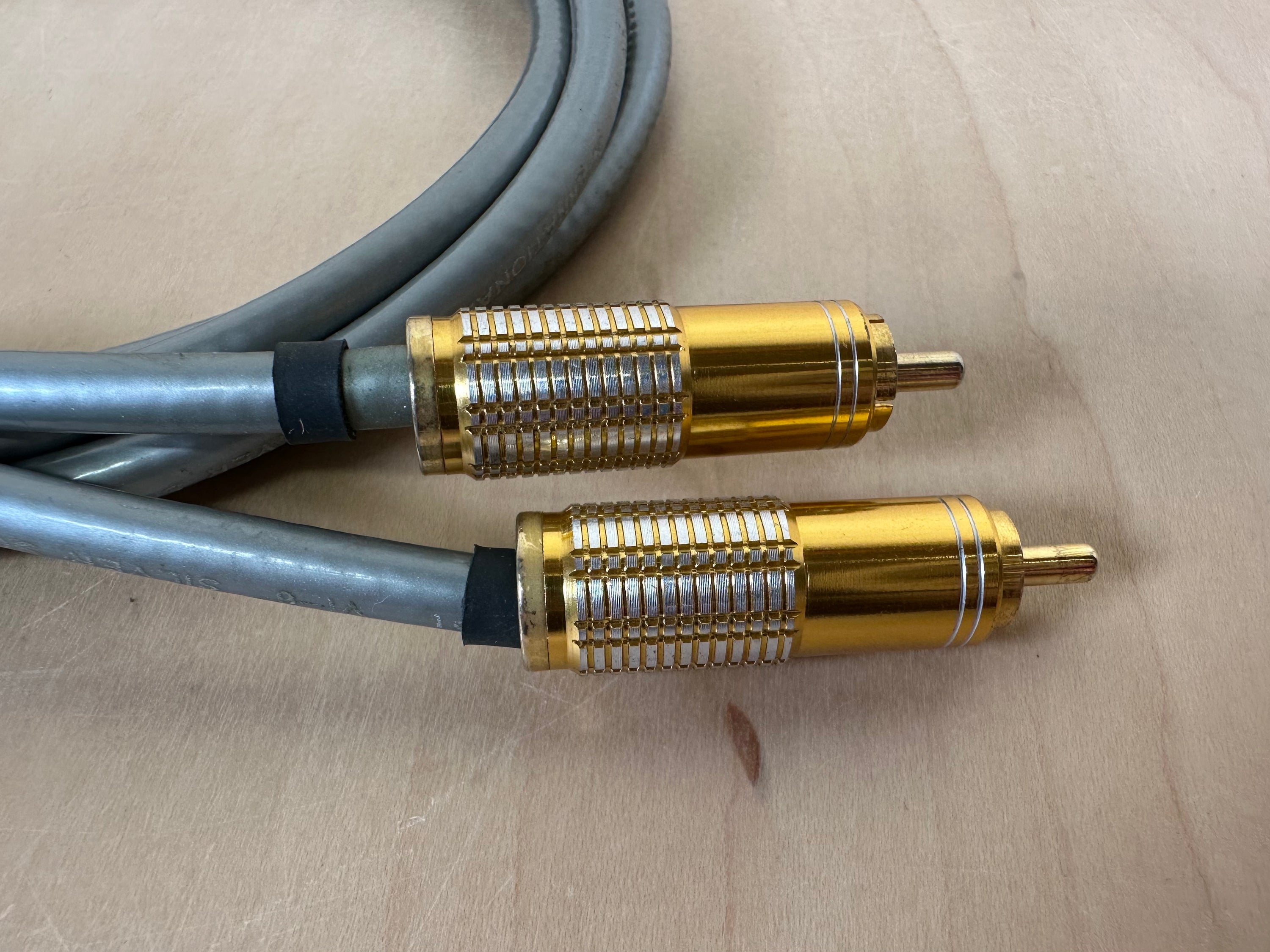 LAT International V1-6 Silver Screen RCA Interconnects 1 meter