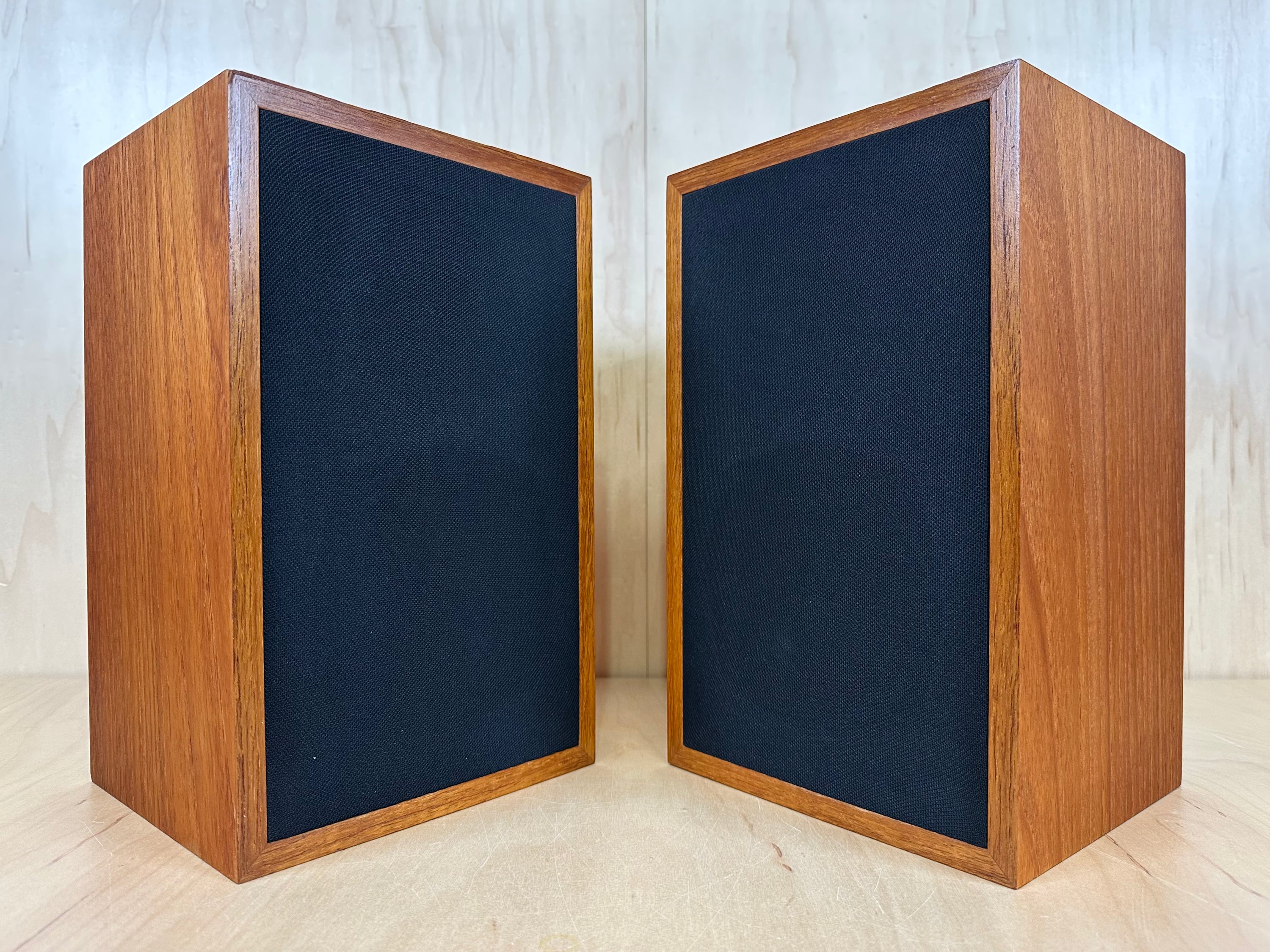 Linn Kan Speakers Bi-Wireable w/Consecutive Serial Numbers