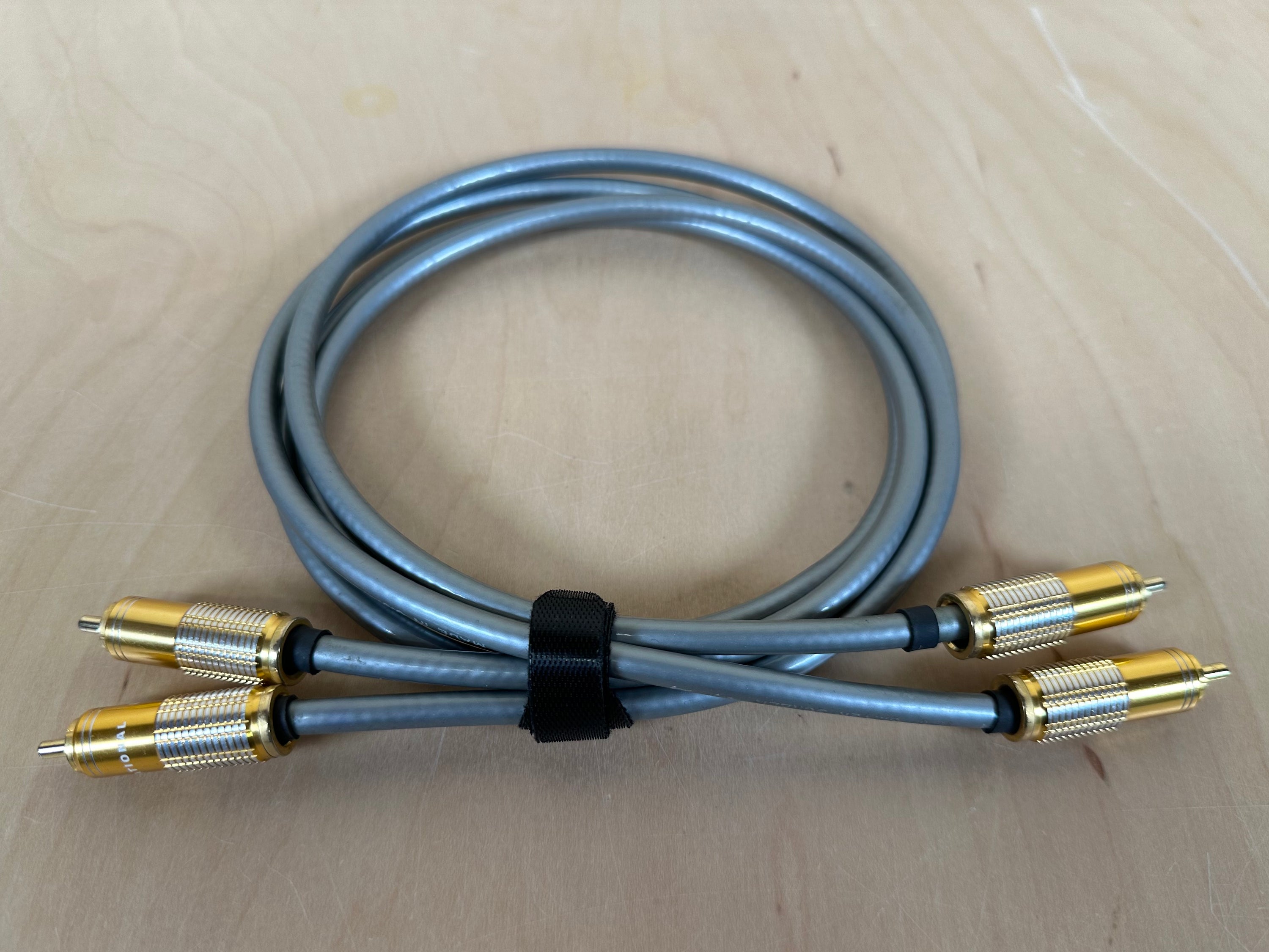 LAT International V1-6 Silver Screen RCA Interconnects 1 meter