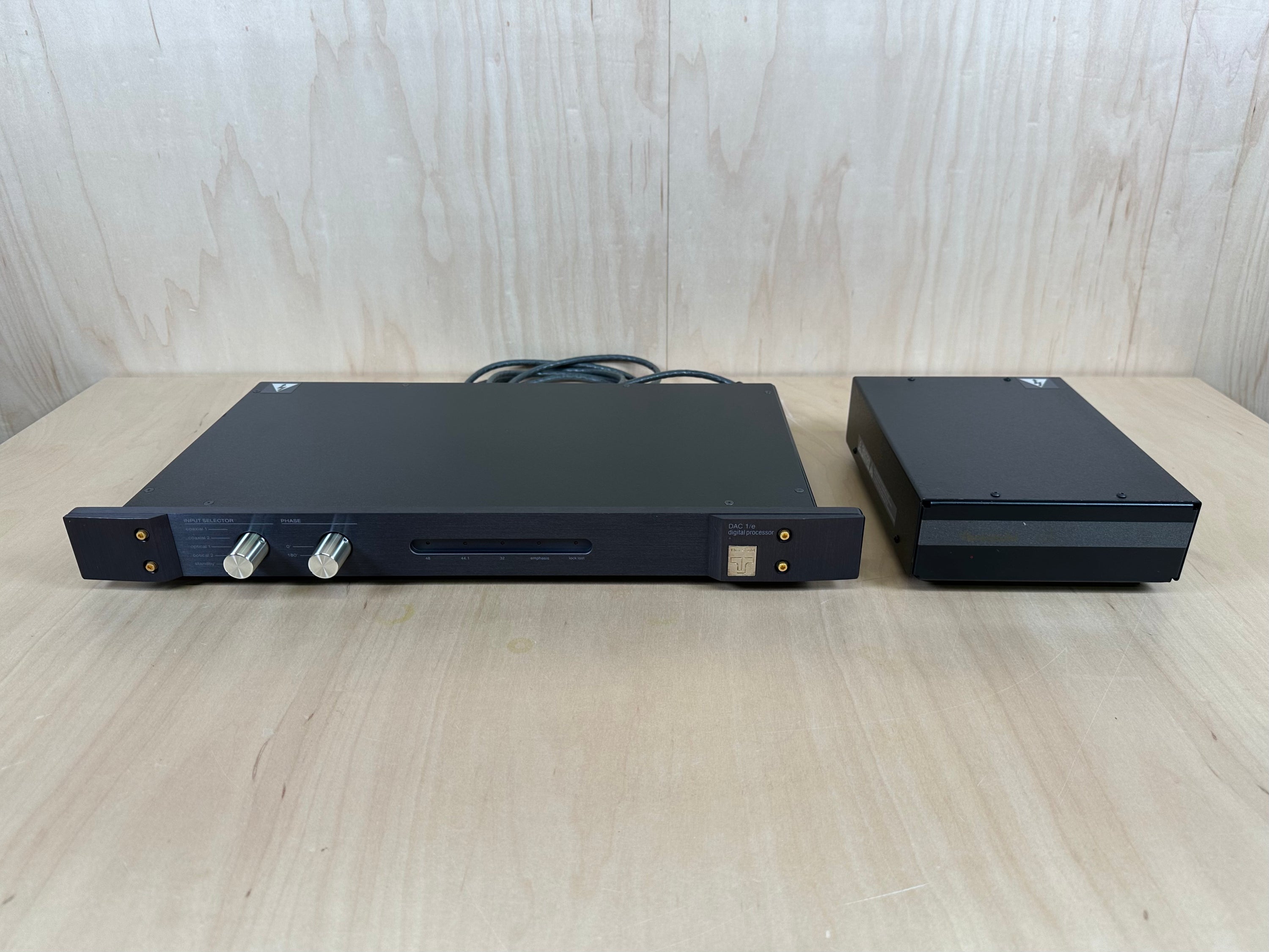 Threshold DAC 1/e Digital Processor DAC Black w/Power Supply