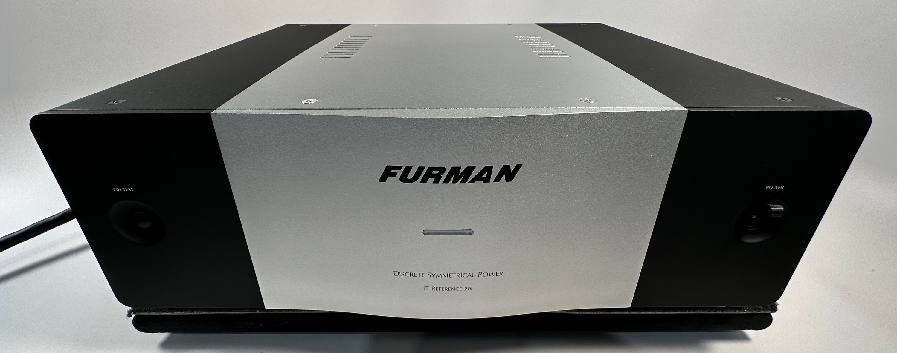 Furman IT-REFERENCE 20i Discrete Symmetrical AC Power Conditioner (20A, 120 VAC) w/Factory Box