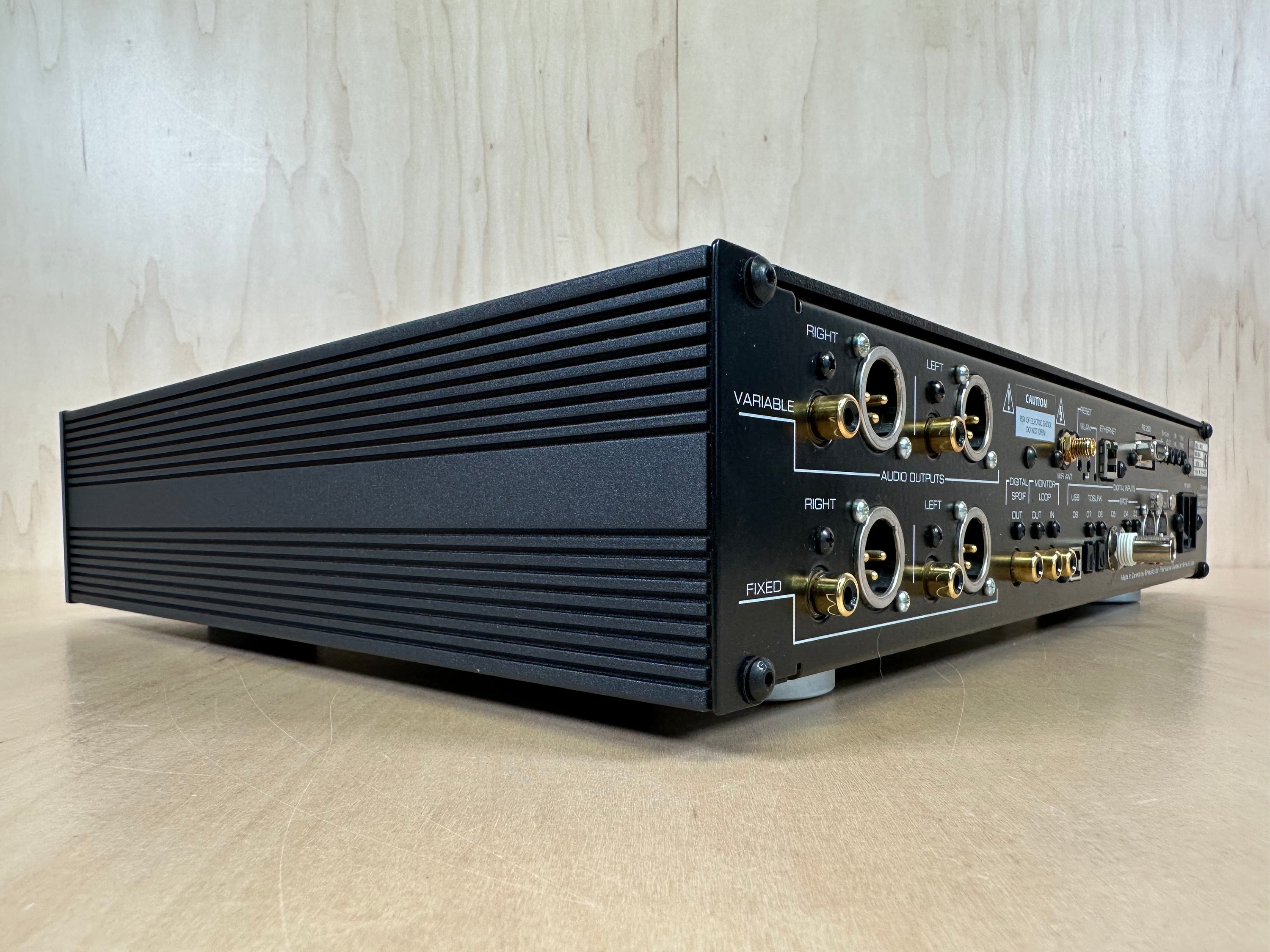 Simaudio Moon 380D V1 DAC w/MiND 1 Streamer, Volume Control, Remote