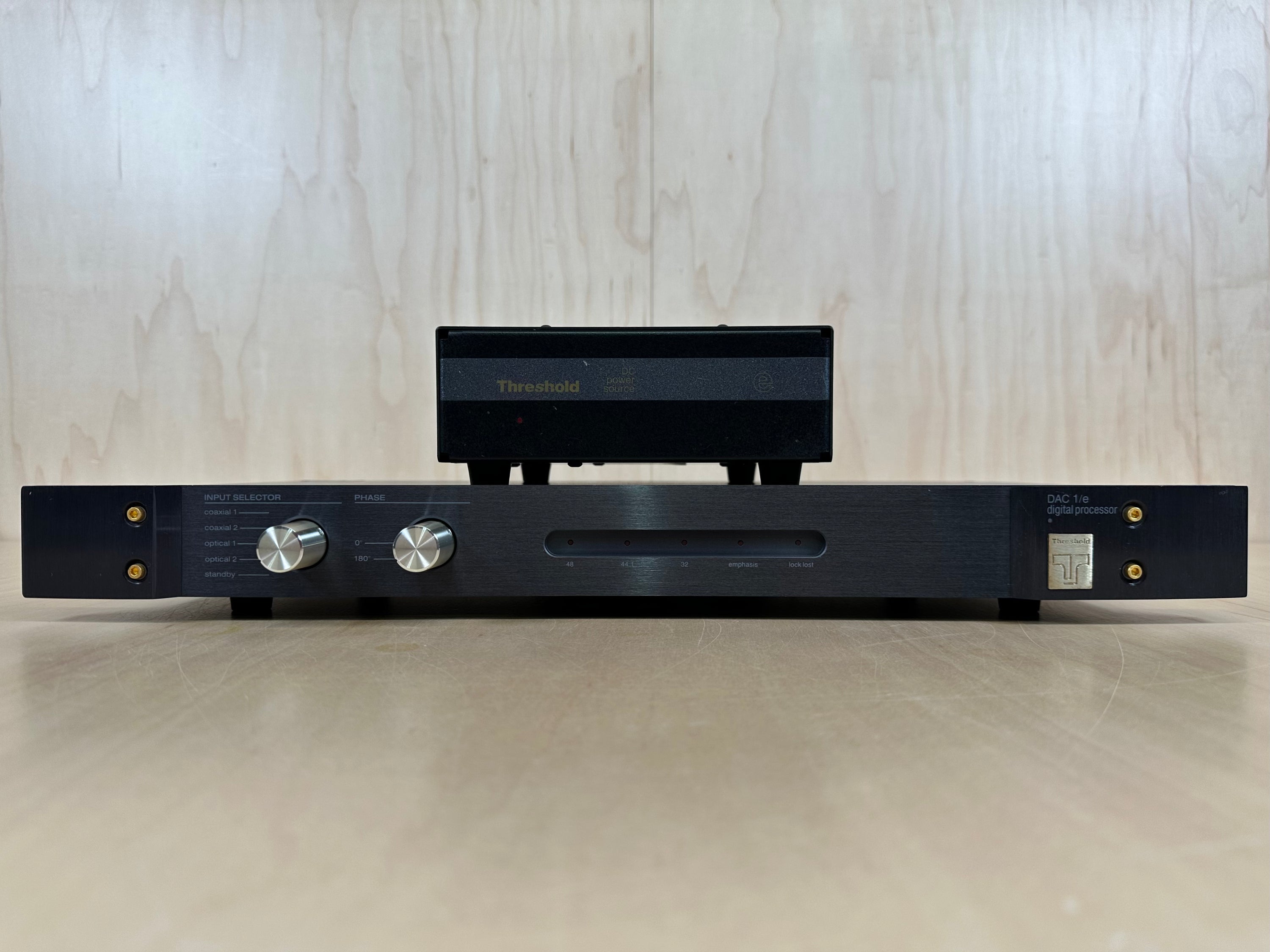 Threshold DAC 1/e Digital Processor DAC Black w/Power Supply