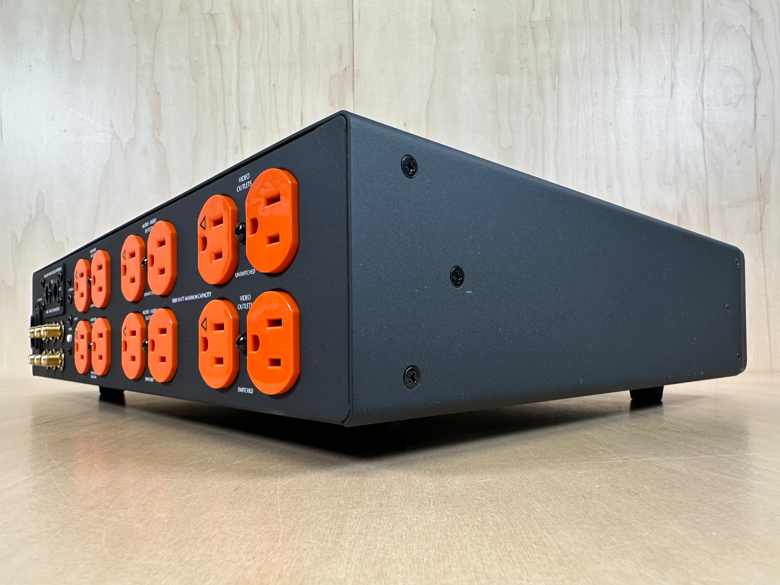 Furman Elite-15 PF i Linear Filtering AC Power Conditioner Orig Box