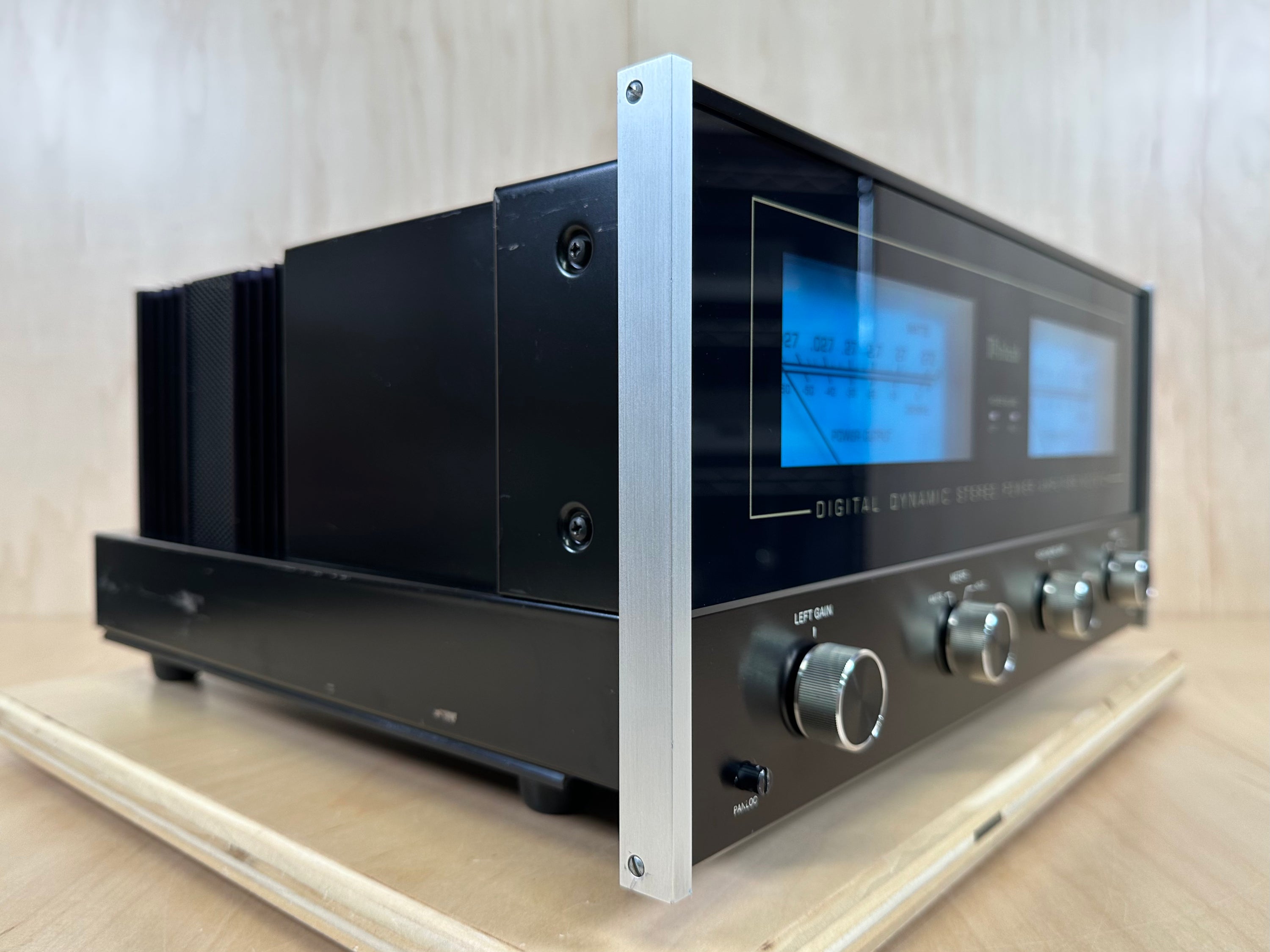 McIntosh MC7270 Digital Dynamic Stereo Power Amplifier