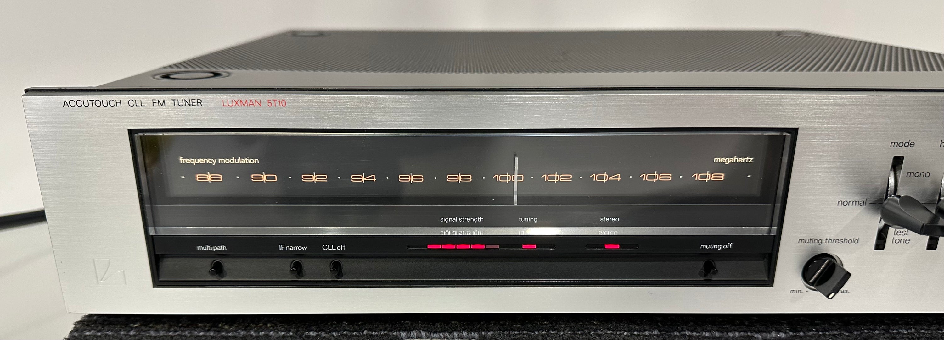 Luxman 5T10 Accutouch CLL FM Tuner Laboratory Reference Series Luxman 5T10 Accutouch CLL FM Tuner Laboratory Reference Series