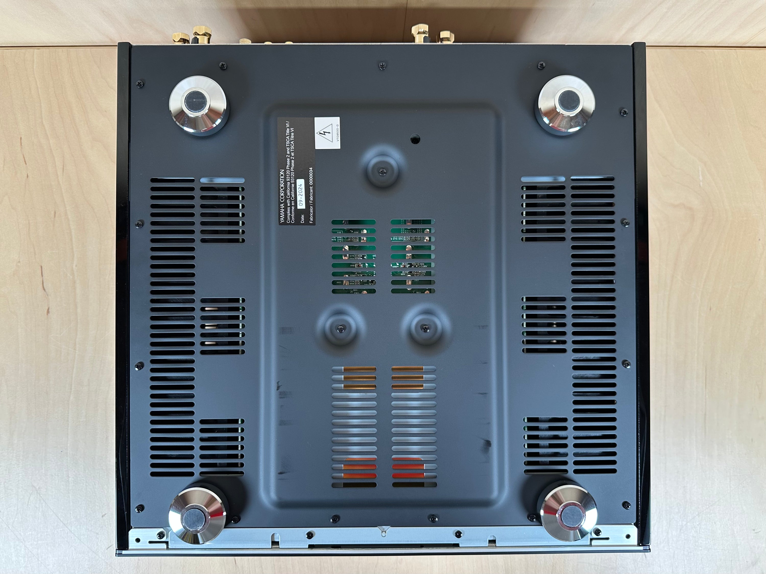 Yamaha R-N2000A Receiver