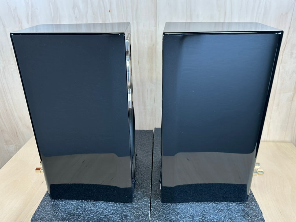 Mcintosh XR50 Bookshelf Speakers w/Factory Boxes