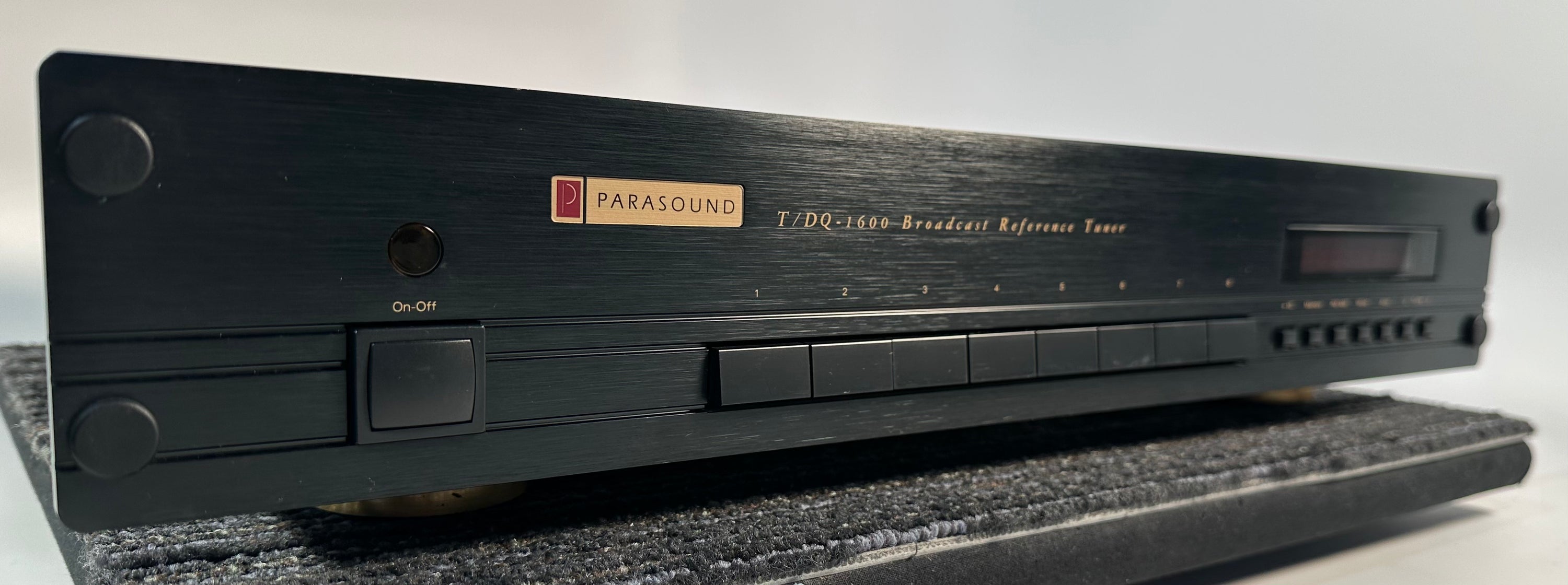 Parasound T/DQ-1600 AM FM Stereo Tuner w/Original Remote