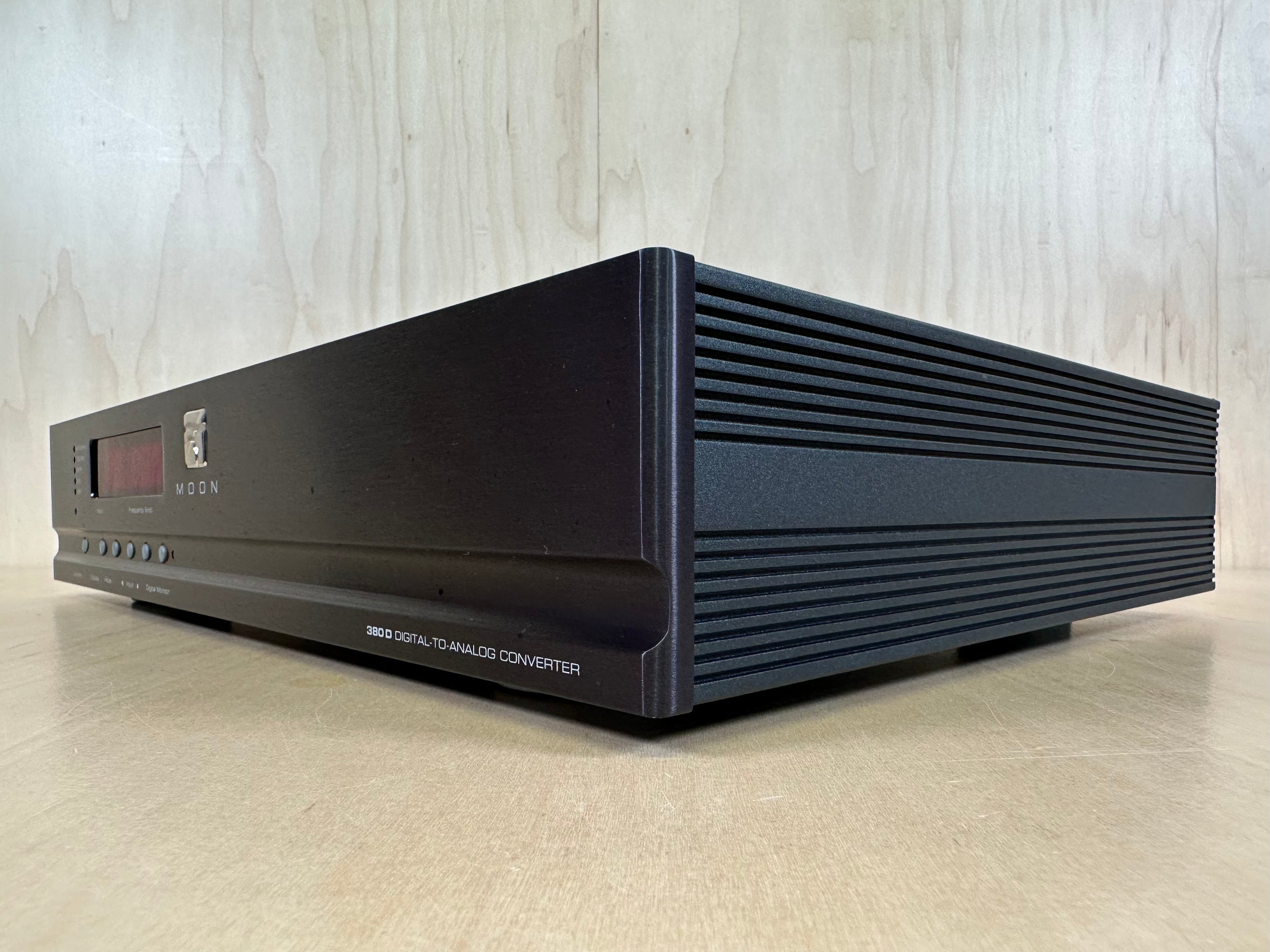 Simaudio Moon 380D V1 DAC w/MiND 1 Streamer, Volume Control, Remote