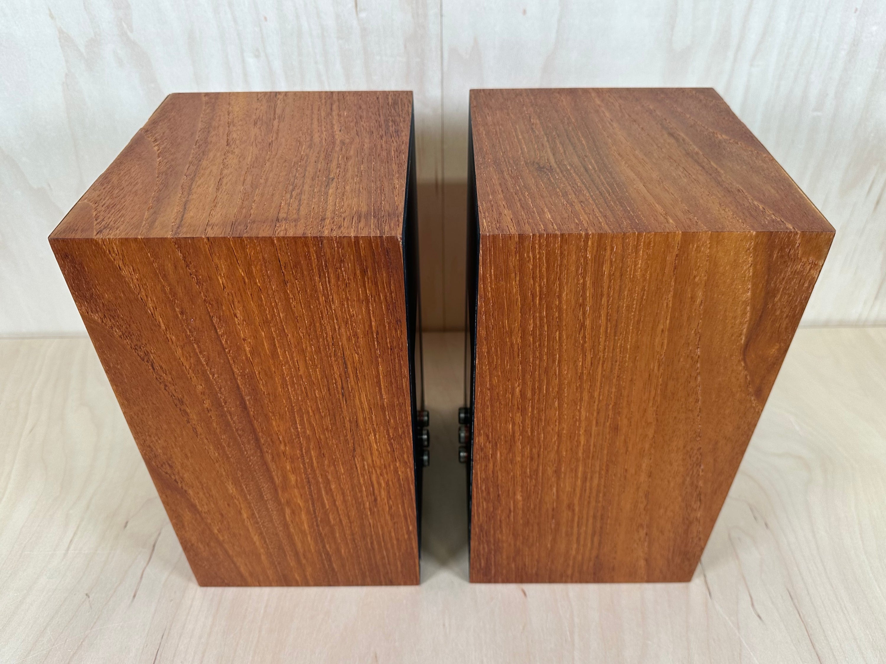 Linn Kan Speakers Bi-Wireable w/Consecutive Serial Numbers