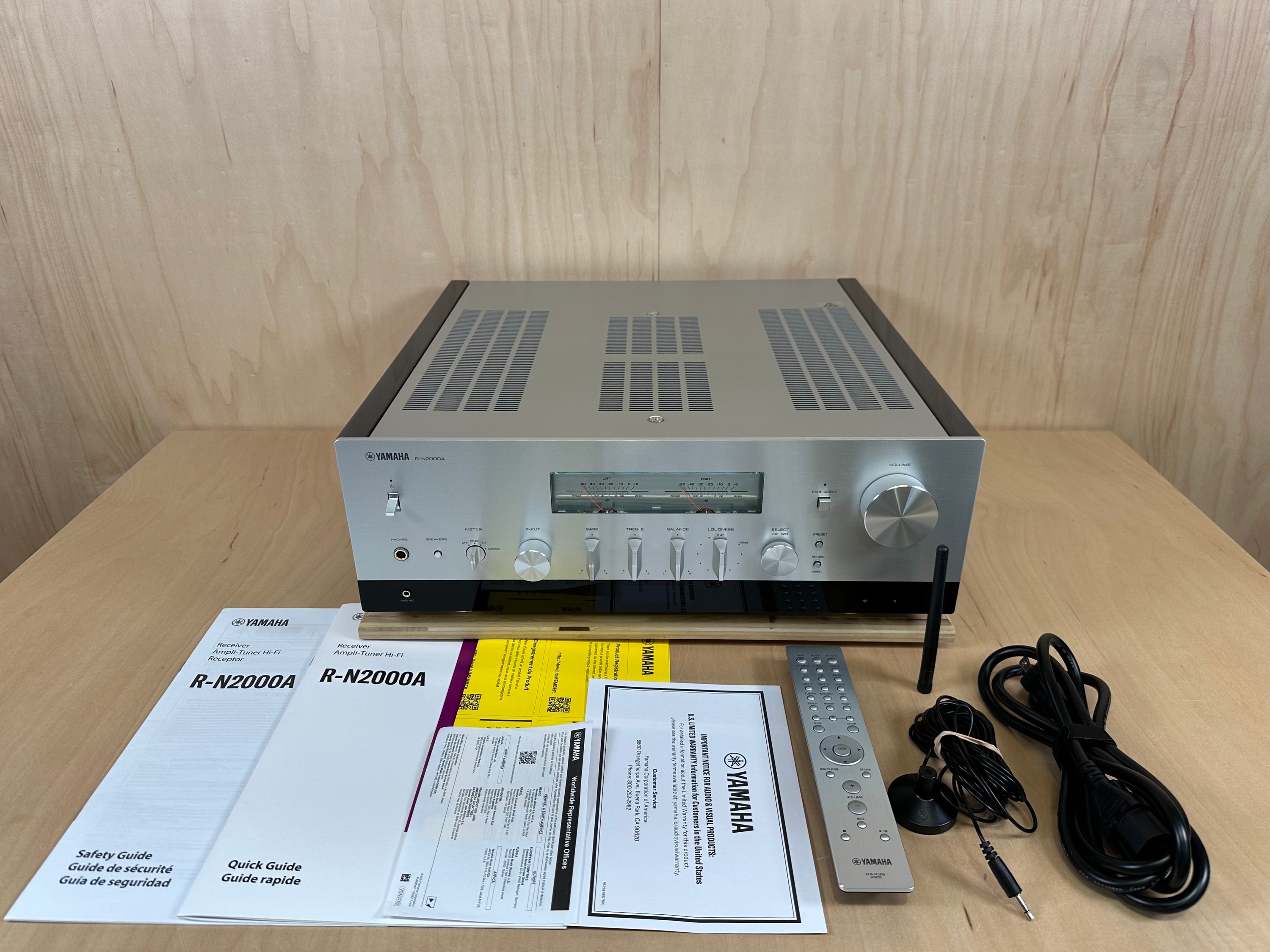 Yamaha R-N2000A Receiver