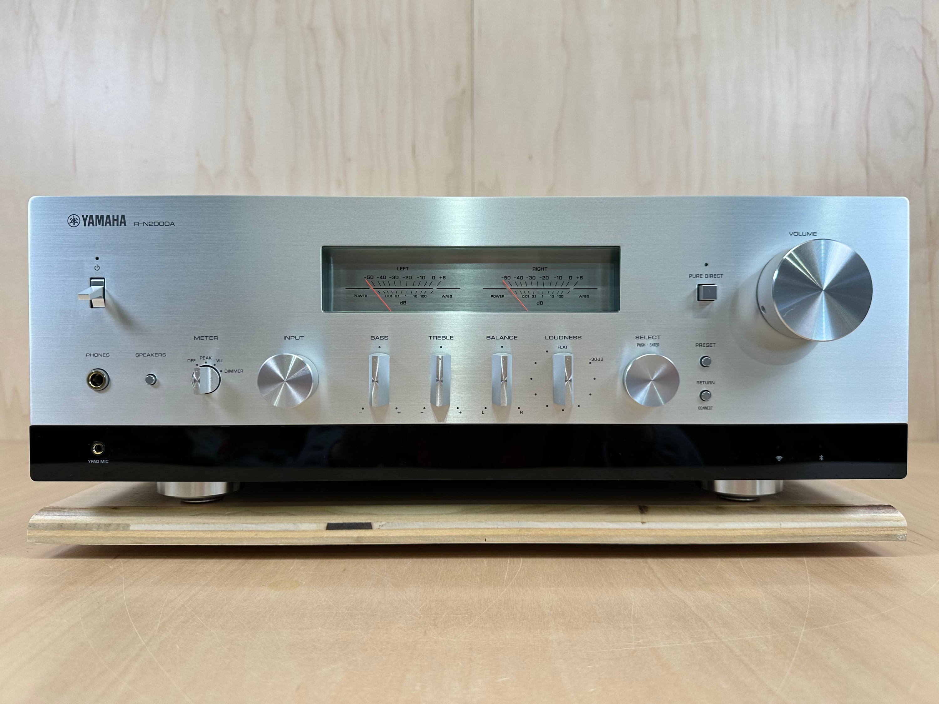 Yamaha R-N2000A Receiver