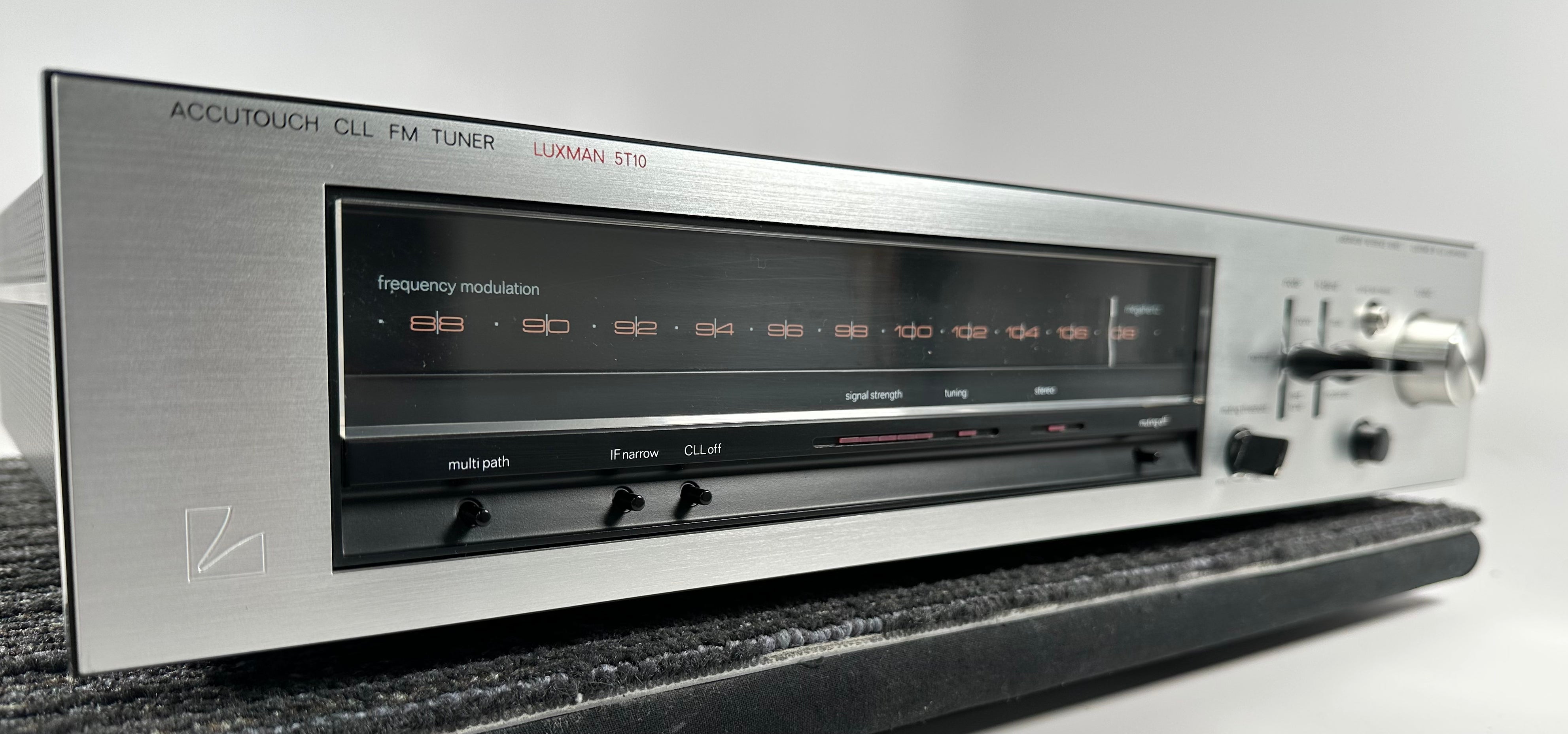LUXMAN 5T50 デジタル方式 FMステレオチューナー 1977年製 LUXMAN 5T50 デジタル方式 FMステレオチューナー 1977年製 Luxman ラジオ・コンポ