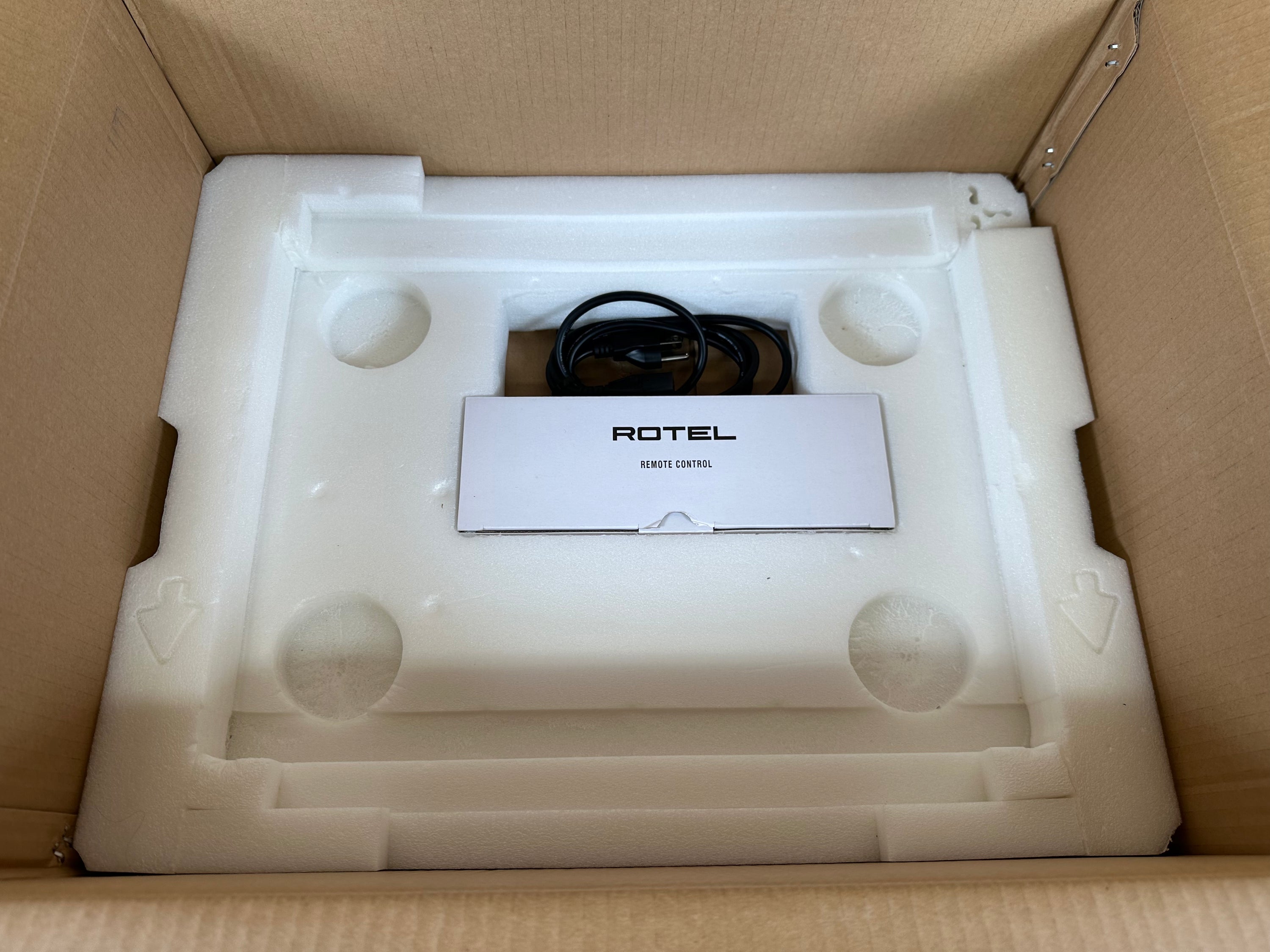 Rotel RSP-1576 Preamplifier Surround Sound Processor w/Box and Remote Silver