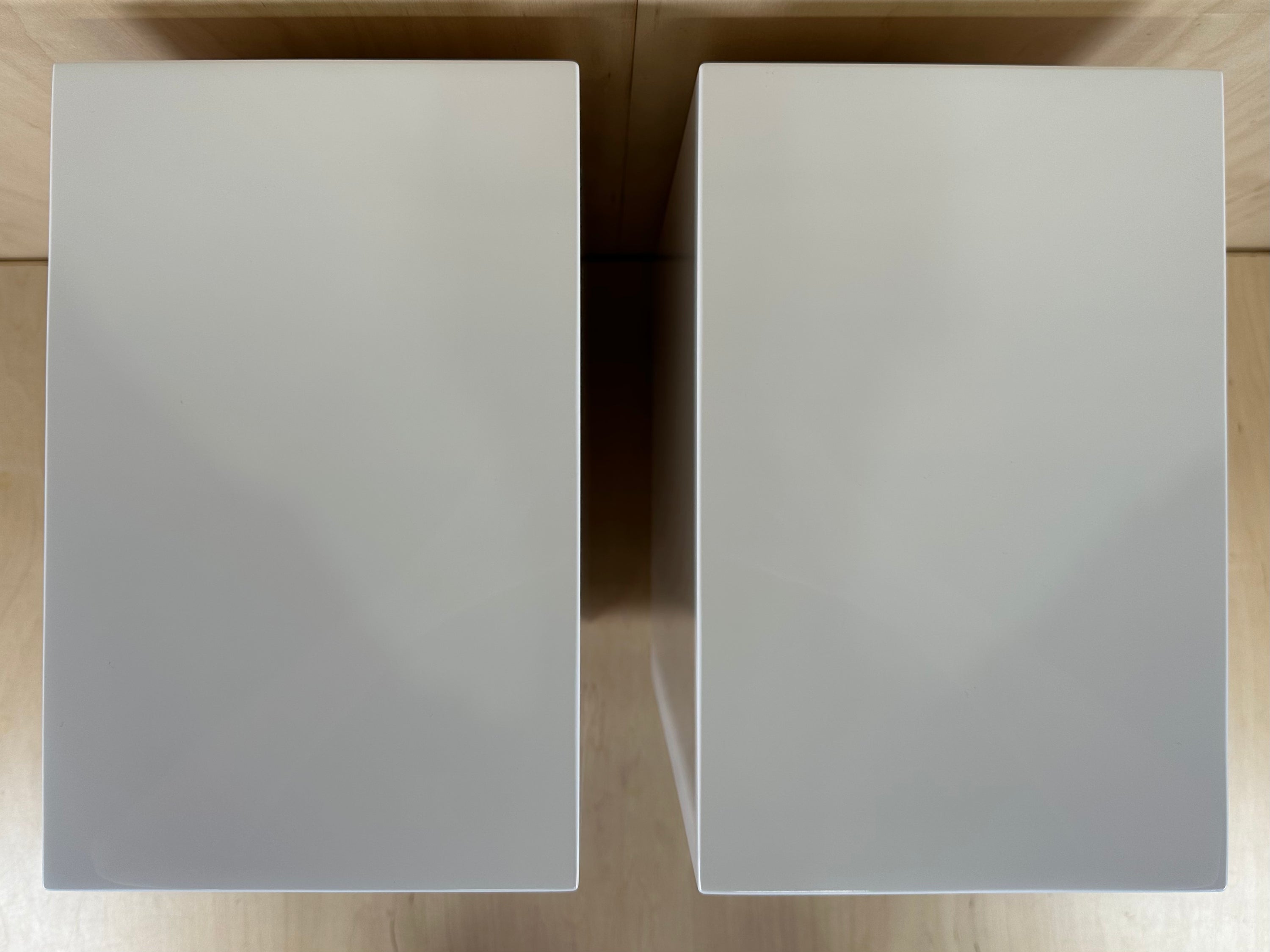KEF R3 Speakers in Gloss White (NOT META)