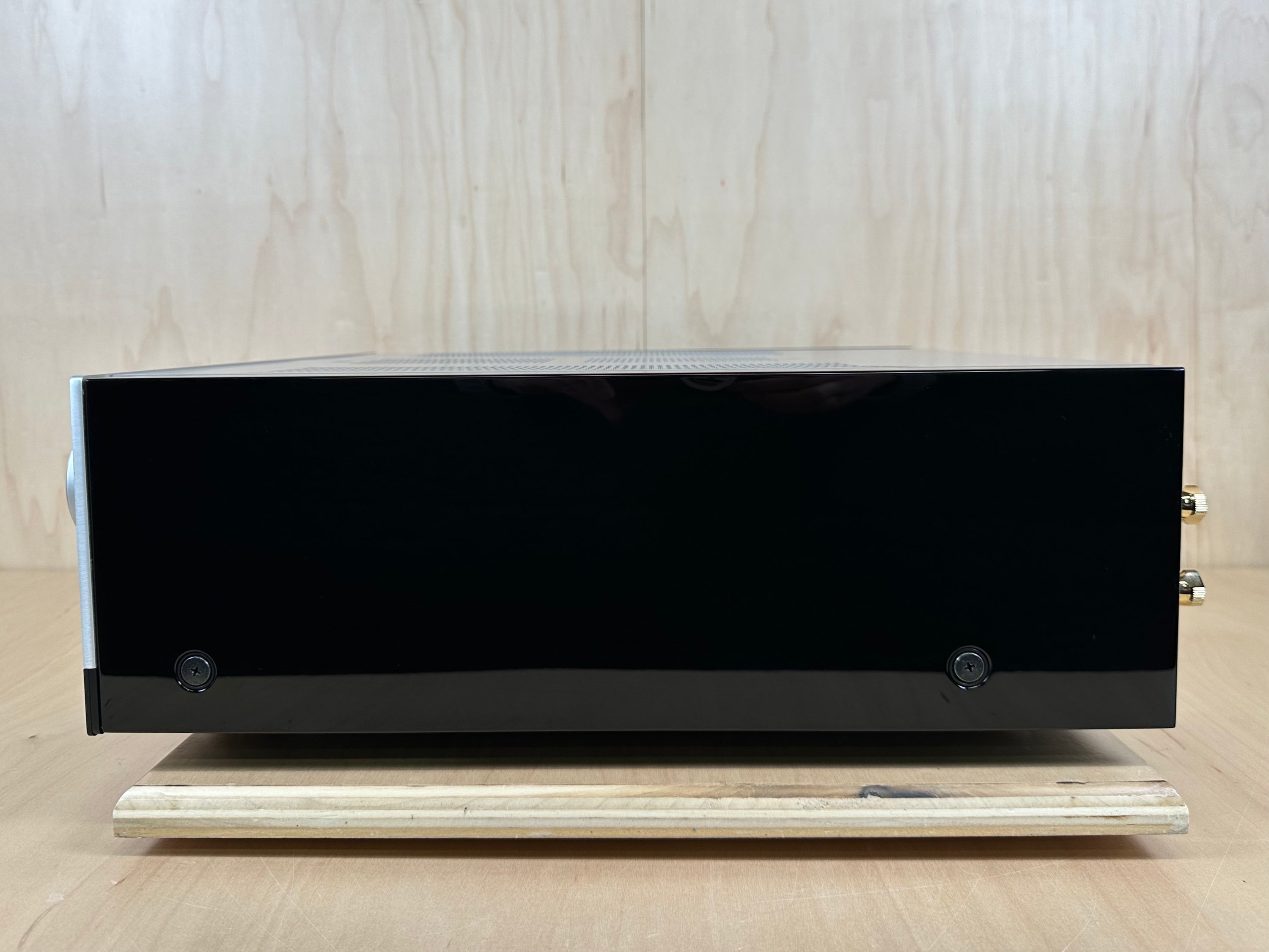 Yamaha R-N2000A Receiver