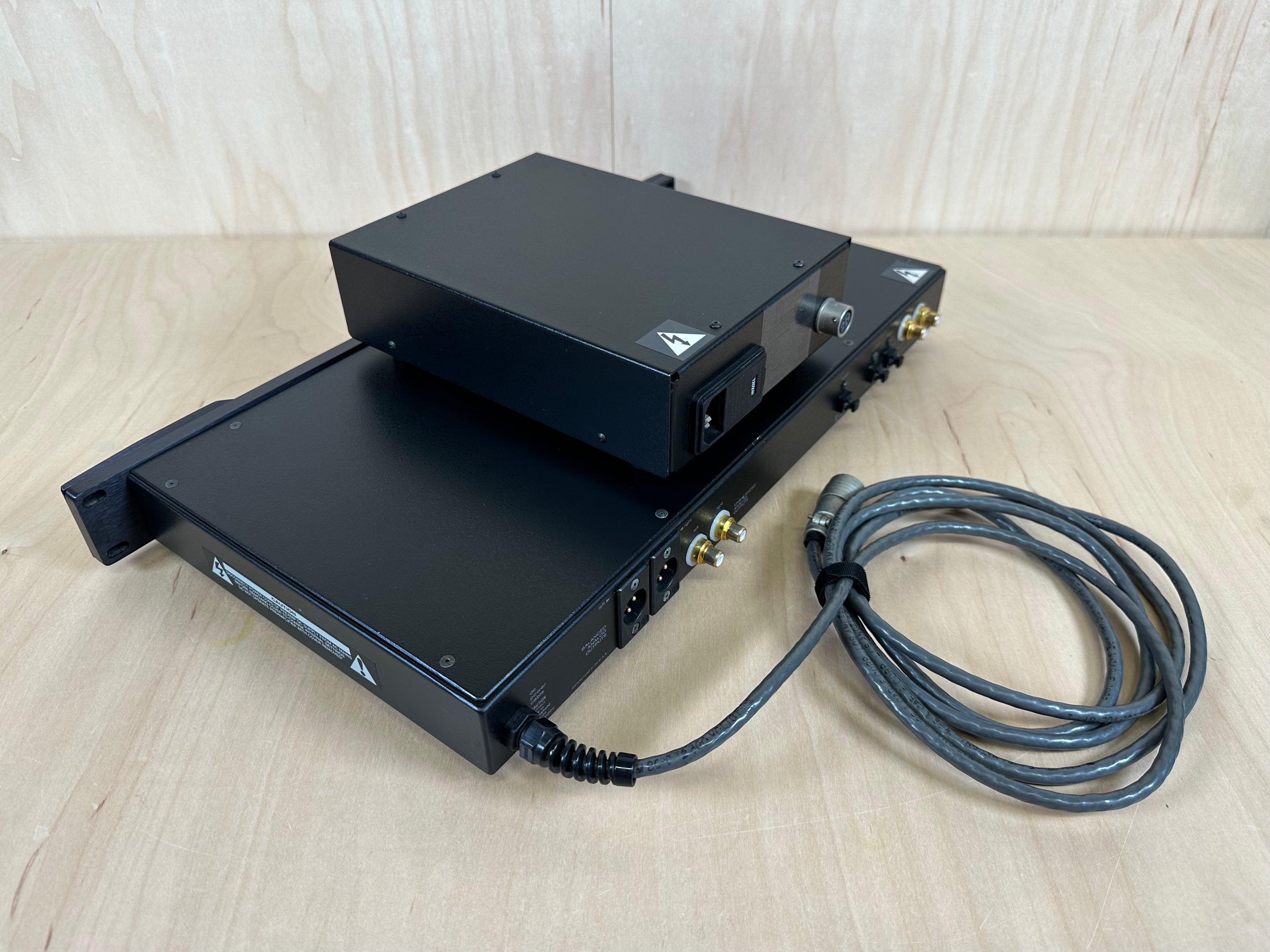 Threshold DAC 1/e Digital Processor DAC Black w/Power Supply