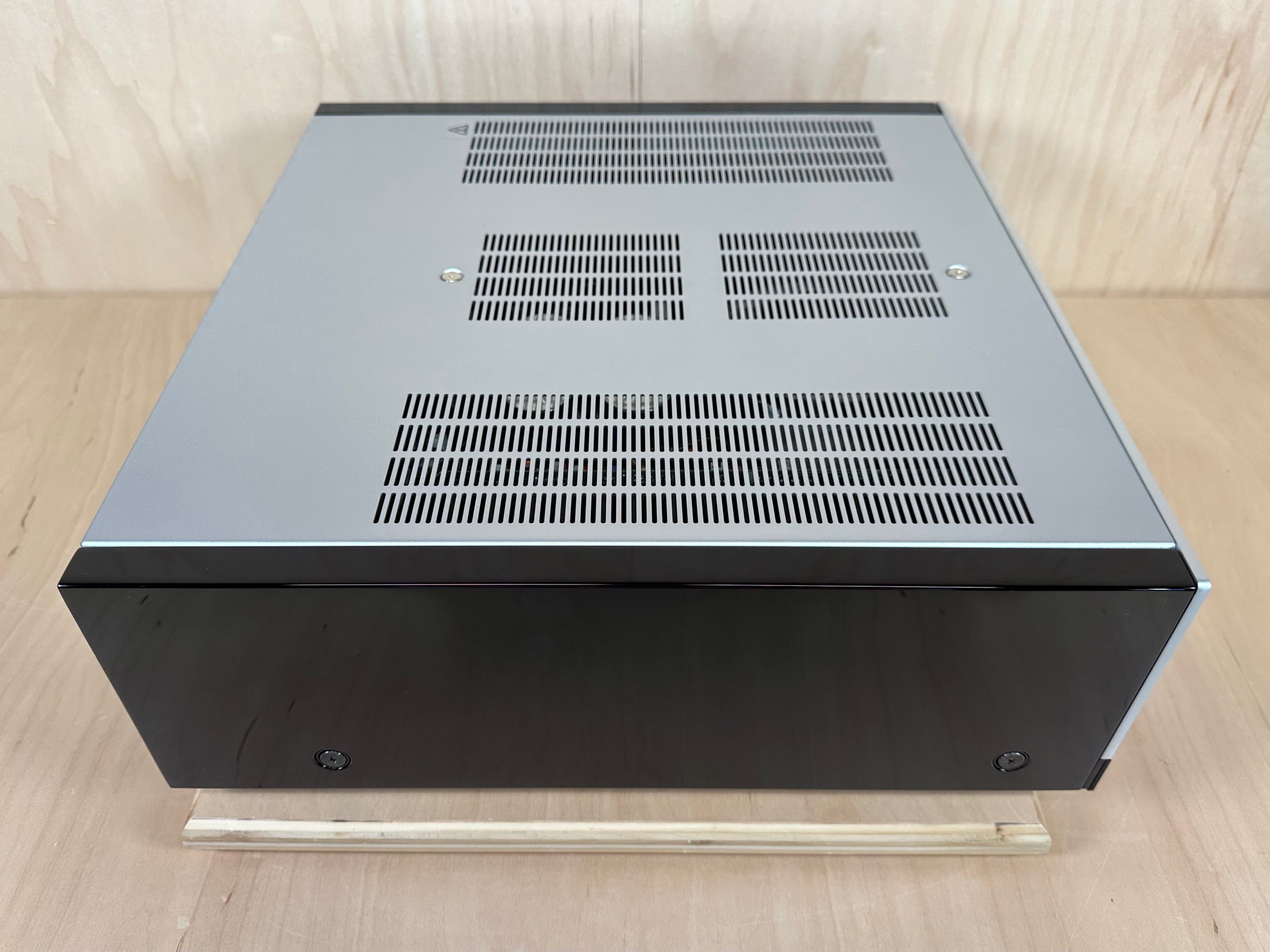 Yamaha R-N2000A Receiver