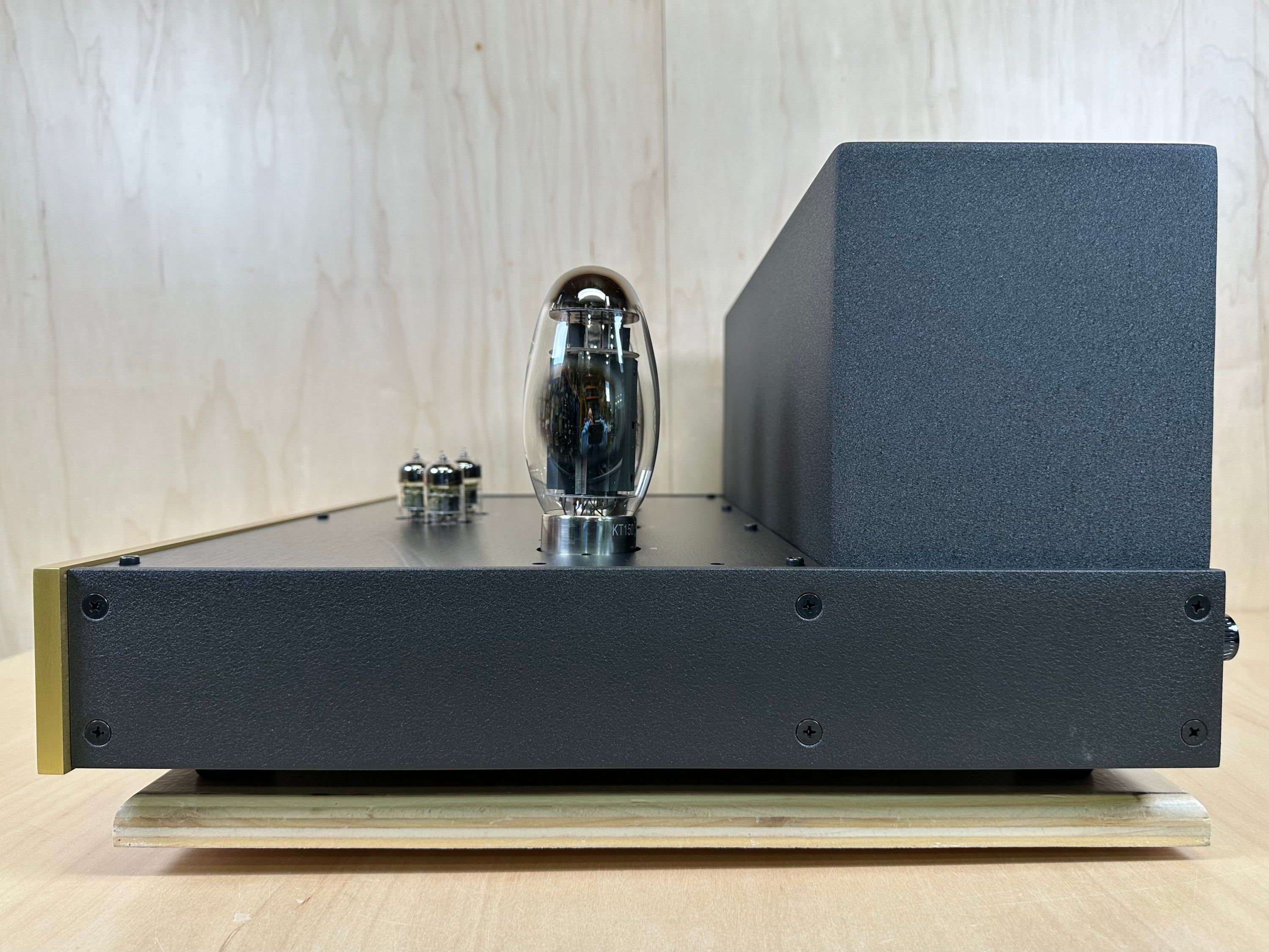 Conrad Johnson ART150 Amplifier Open Box