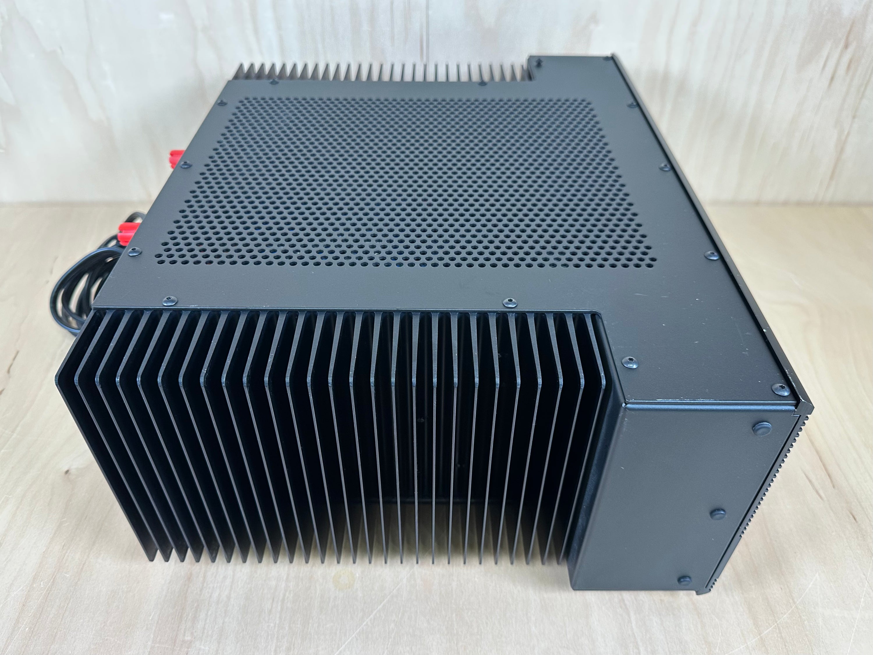 ADCOM GFA 5500 Power Amplifier