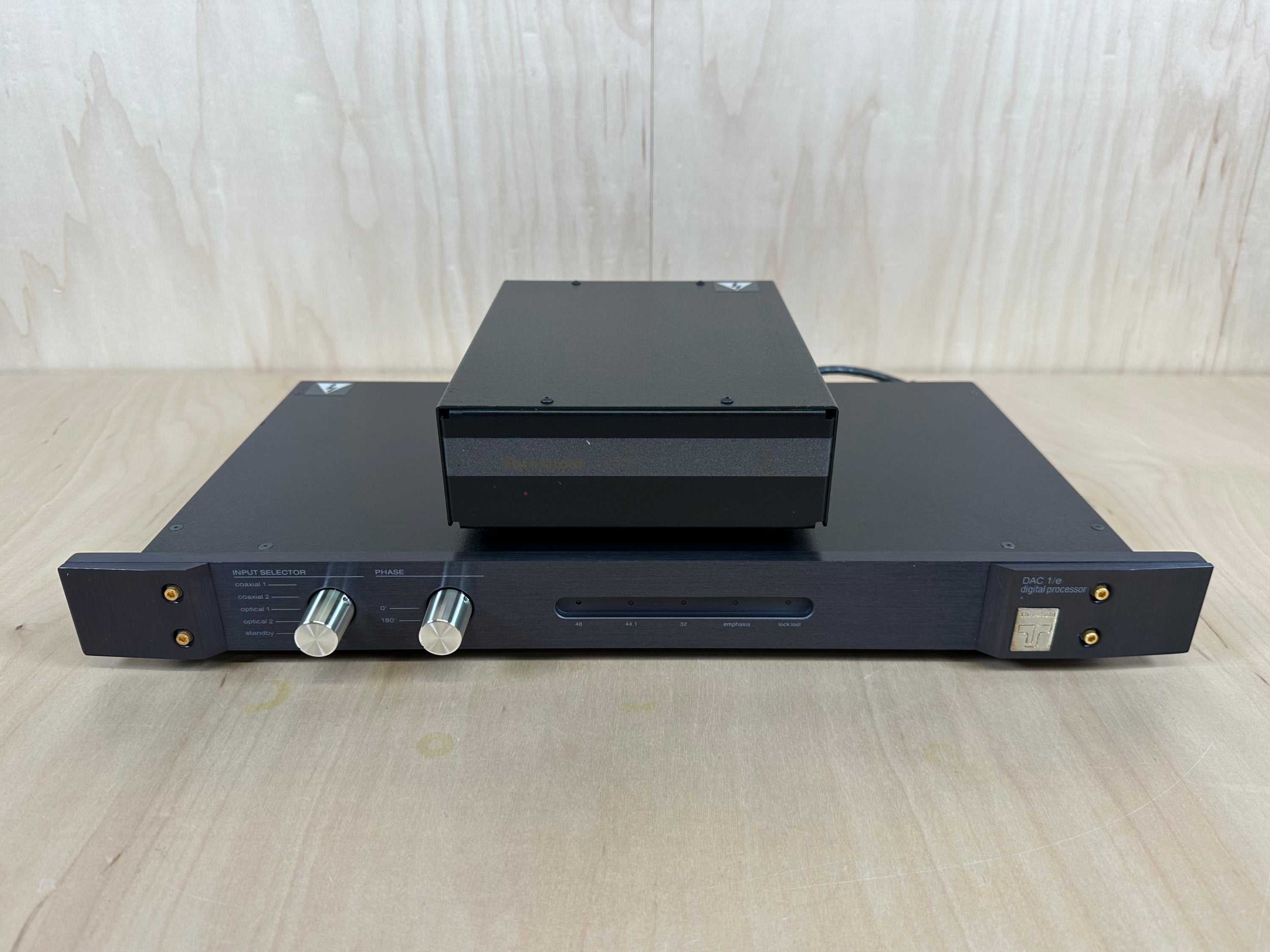 Threshold DAC 1/e Digital Processor DAC Black w/Power Supply