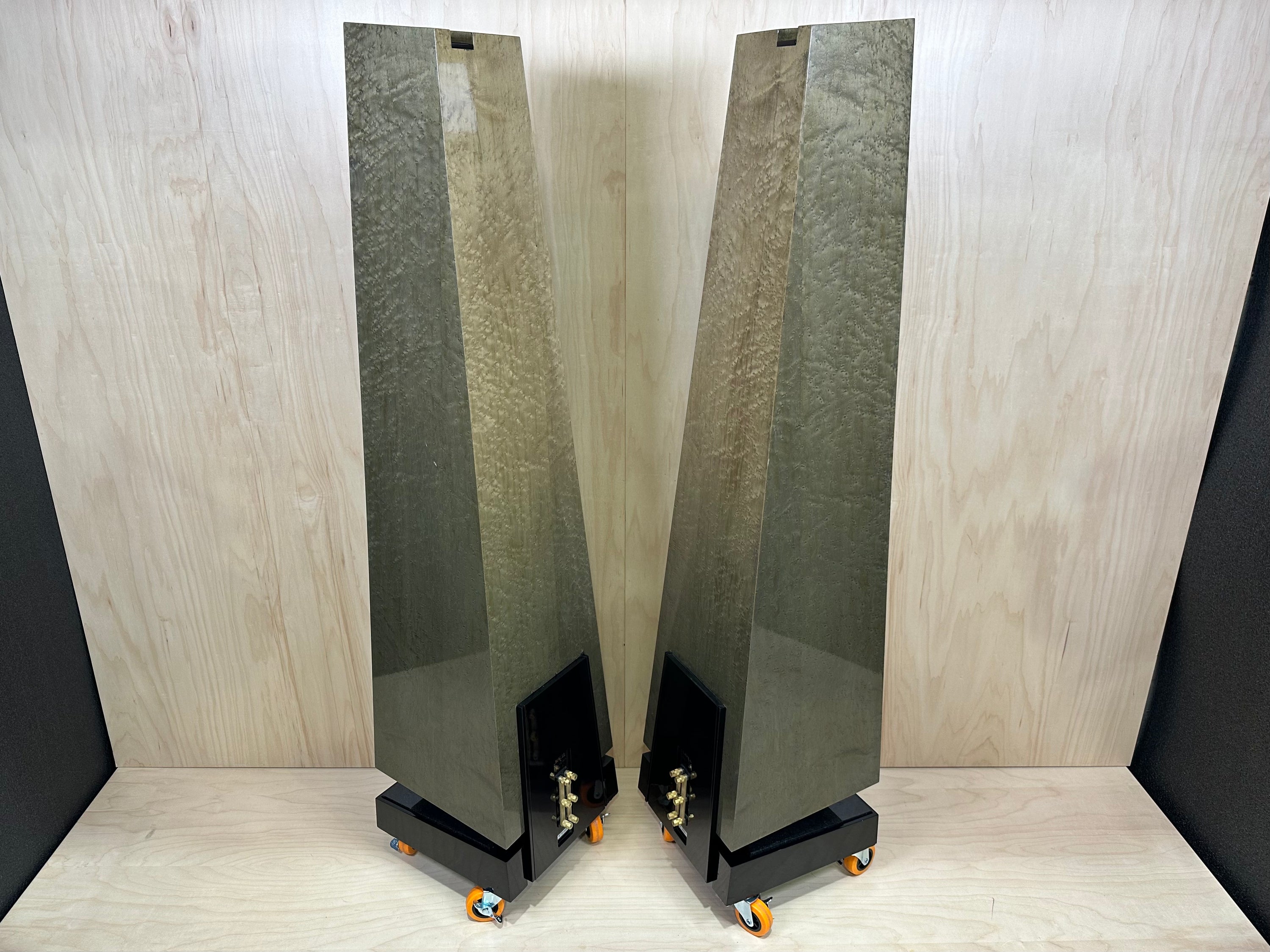 Oracle Helicon Tower Speakers