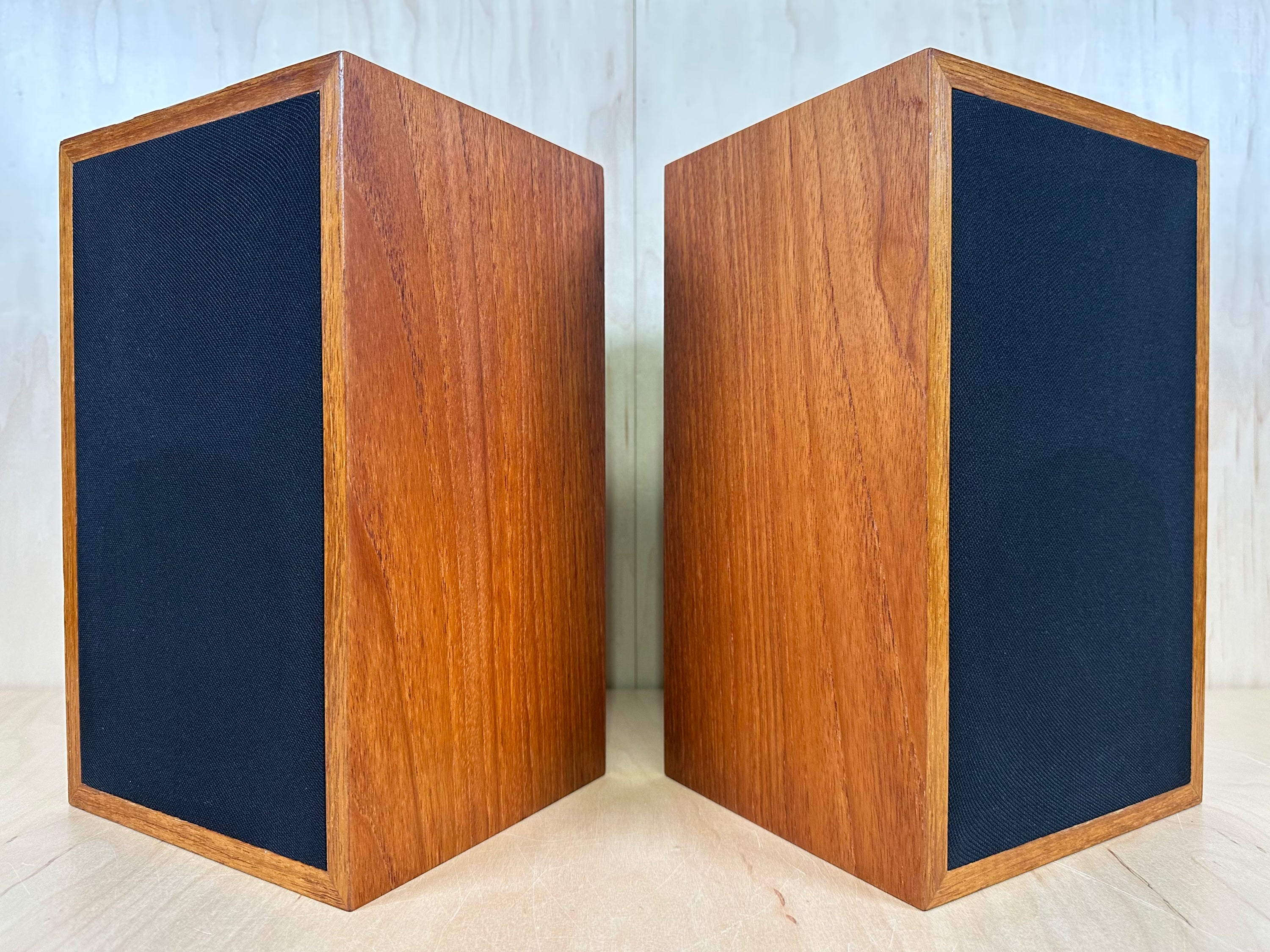 Linn Kan Speakers Bi-Wireable w/Consecutive Serial Numbers