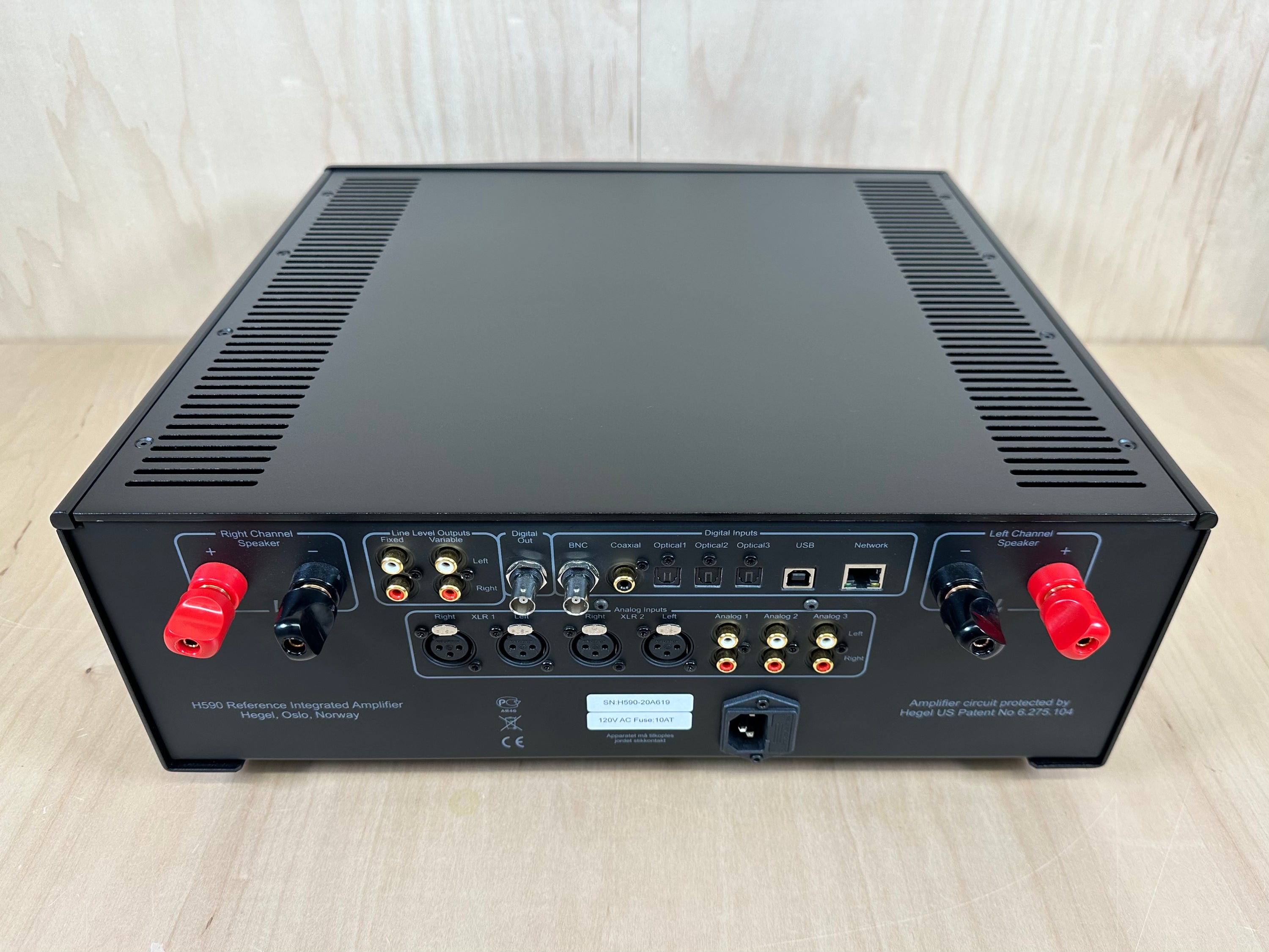 Hegel H590 Flagship Integrated Amp w/Remote and Original Box