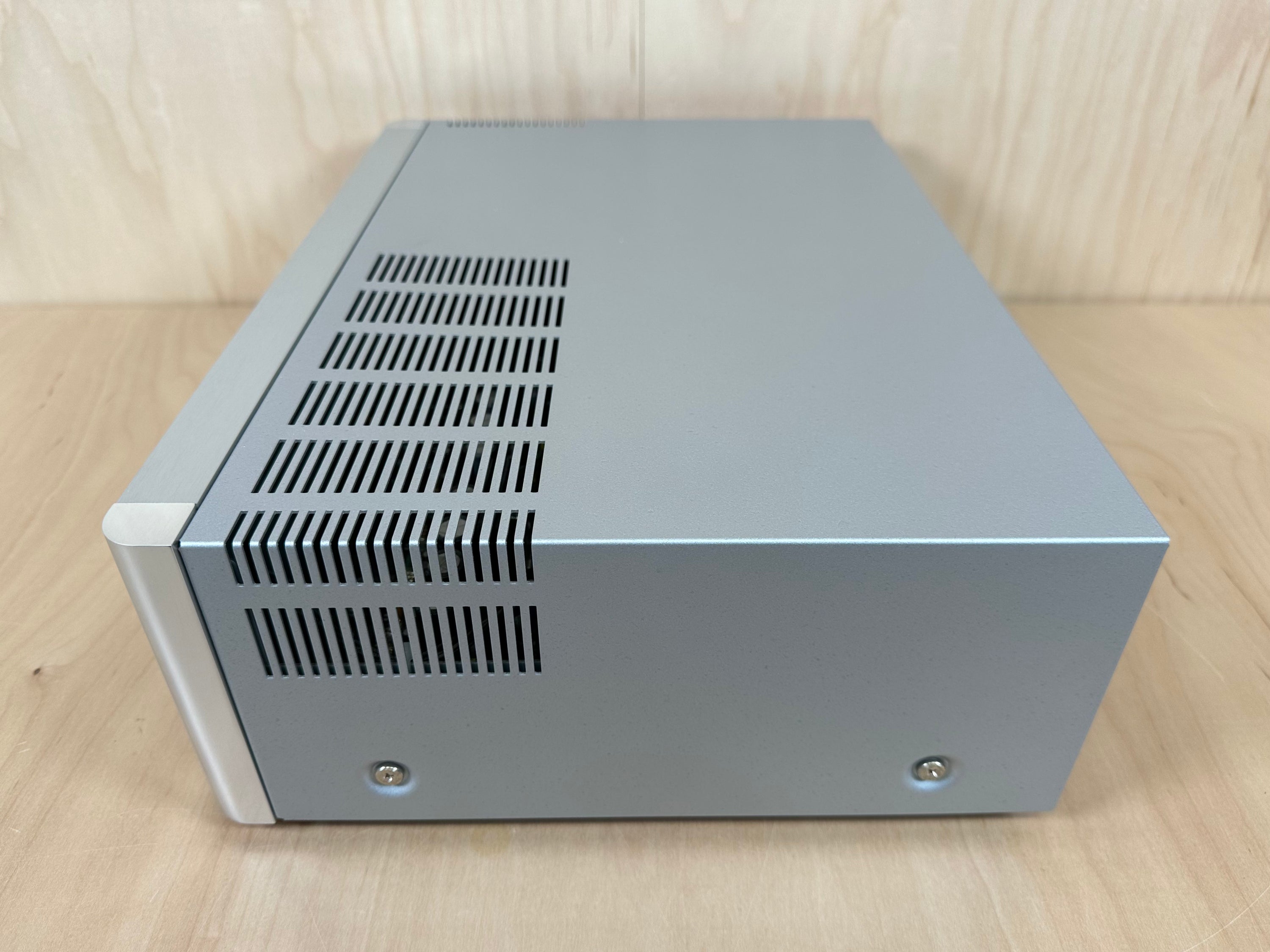 Rotel RSP-1570 Preamplifier Surround Sound Processor w/Remote and Box