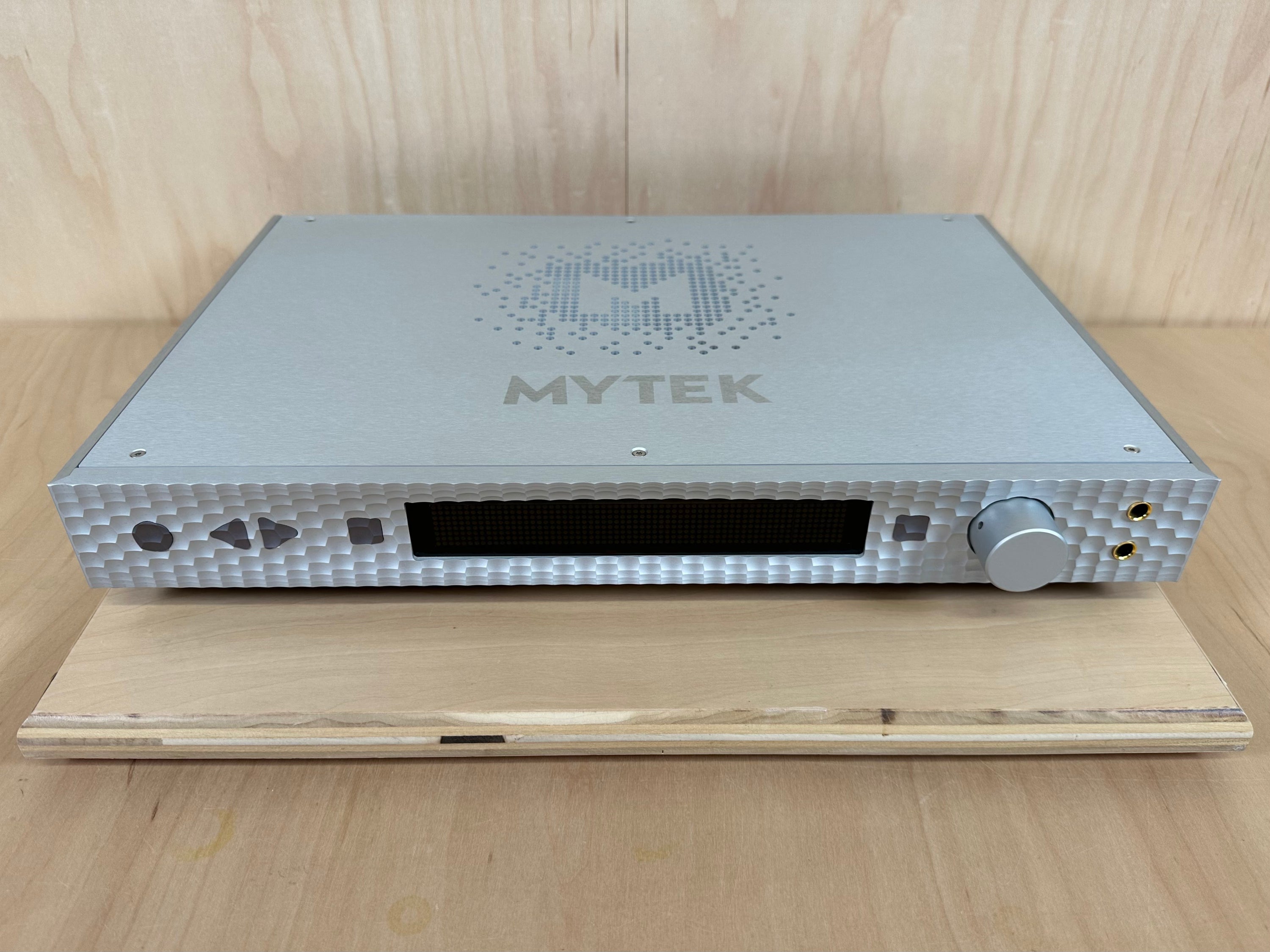 MYTEK Manhattan II DAC - Preamplifier - Headphone amp w/New LED