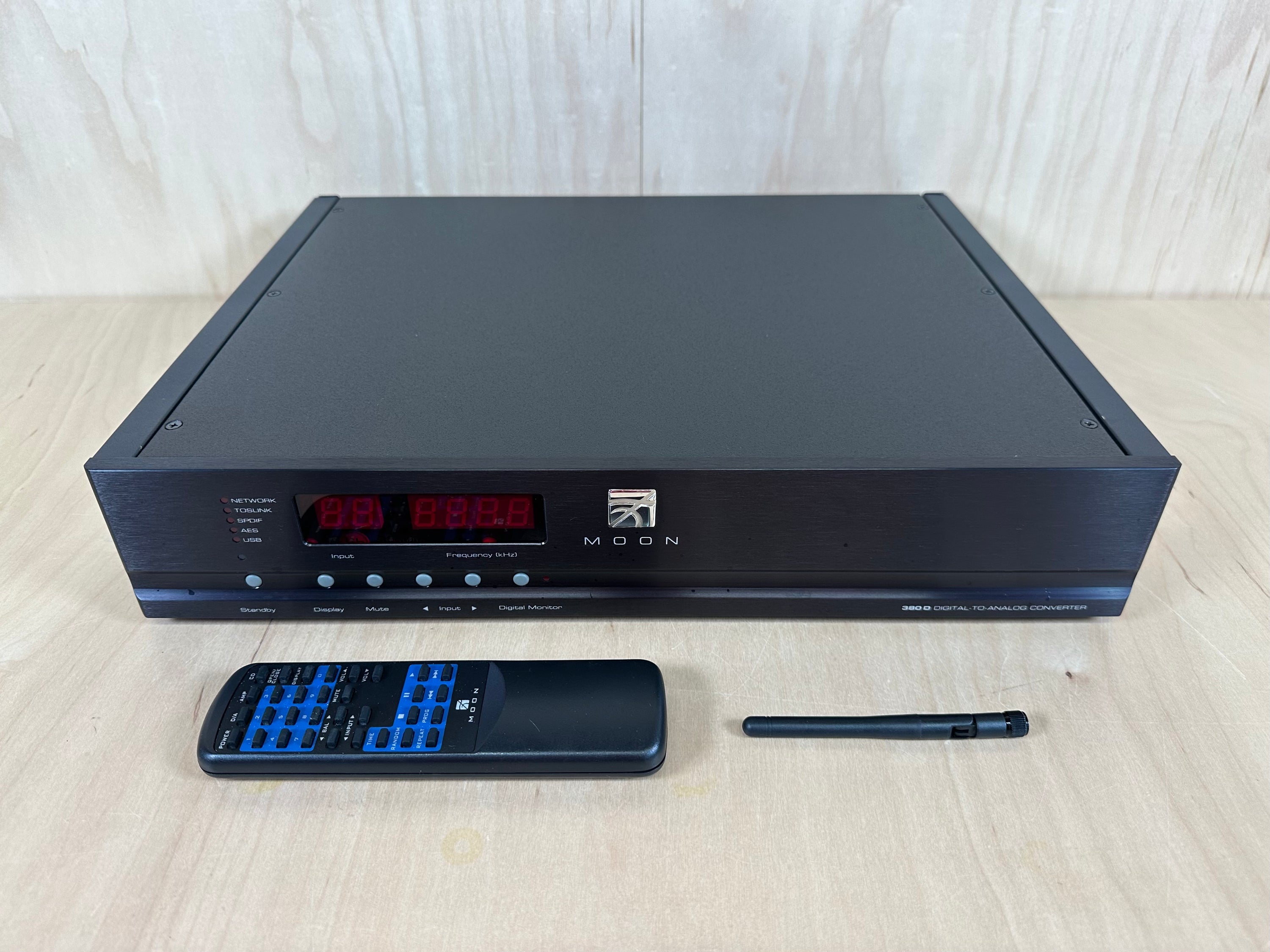 Simaudio Moon 380D V1 DAC w/MiND 1 Streamer, Volume Control, Remote